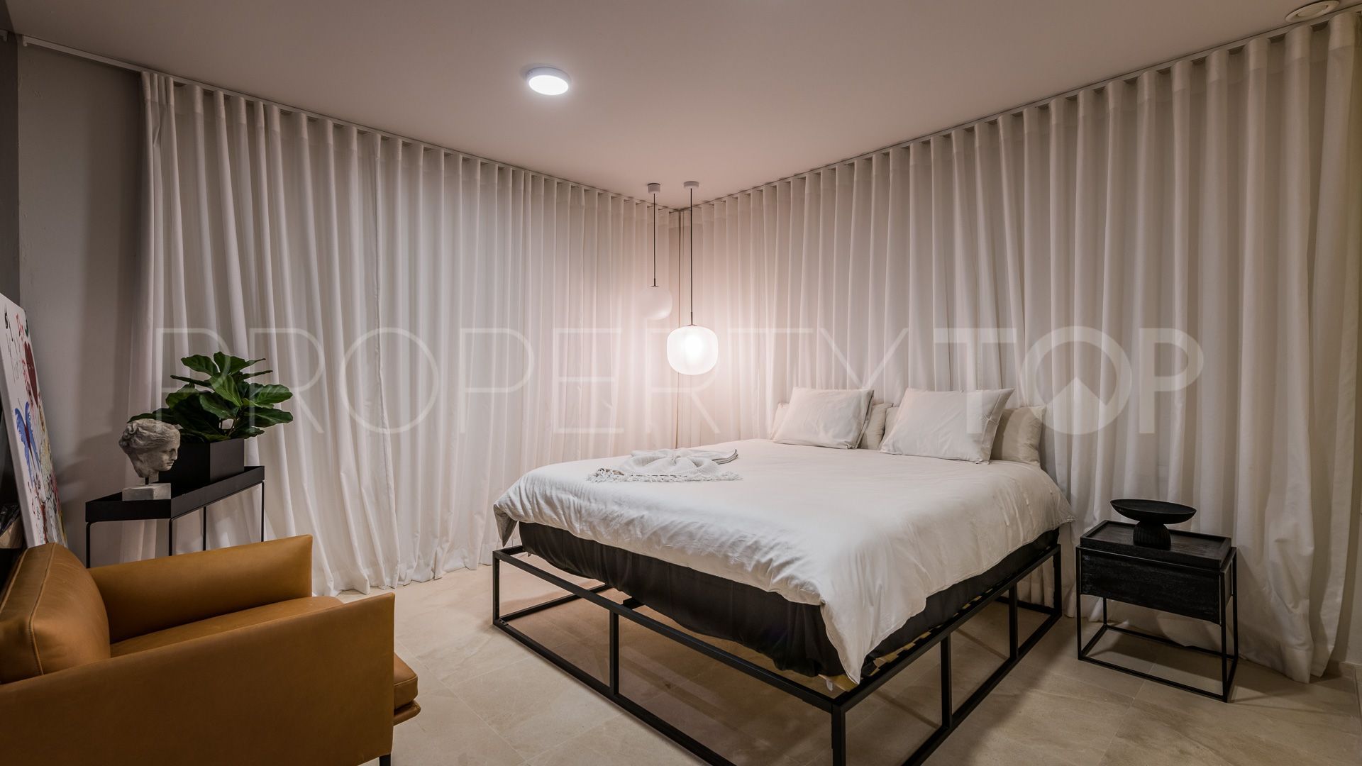 Se vende villa de 6 dormitorios en Nueva Andalucia