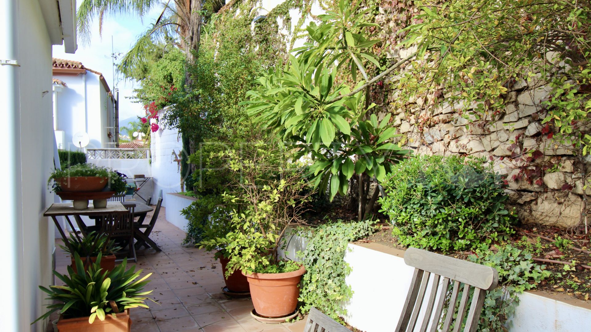 For sale chalet in Nueva Andalucia with 3 bedrooms