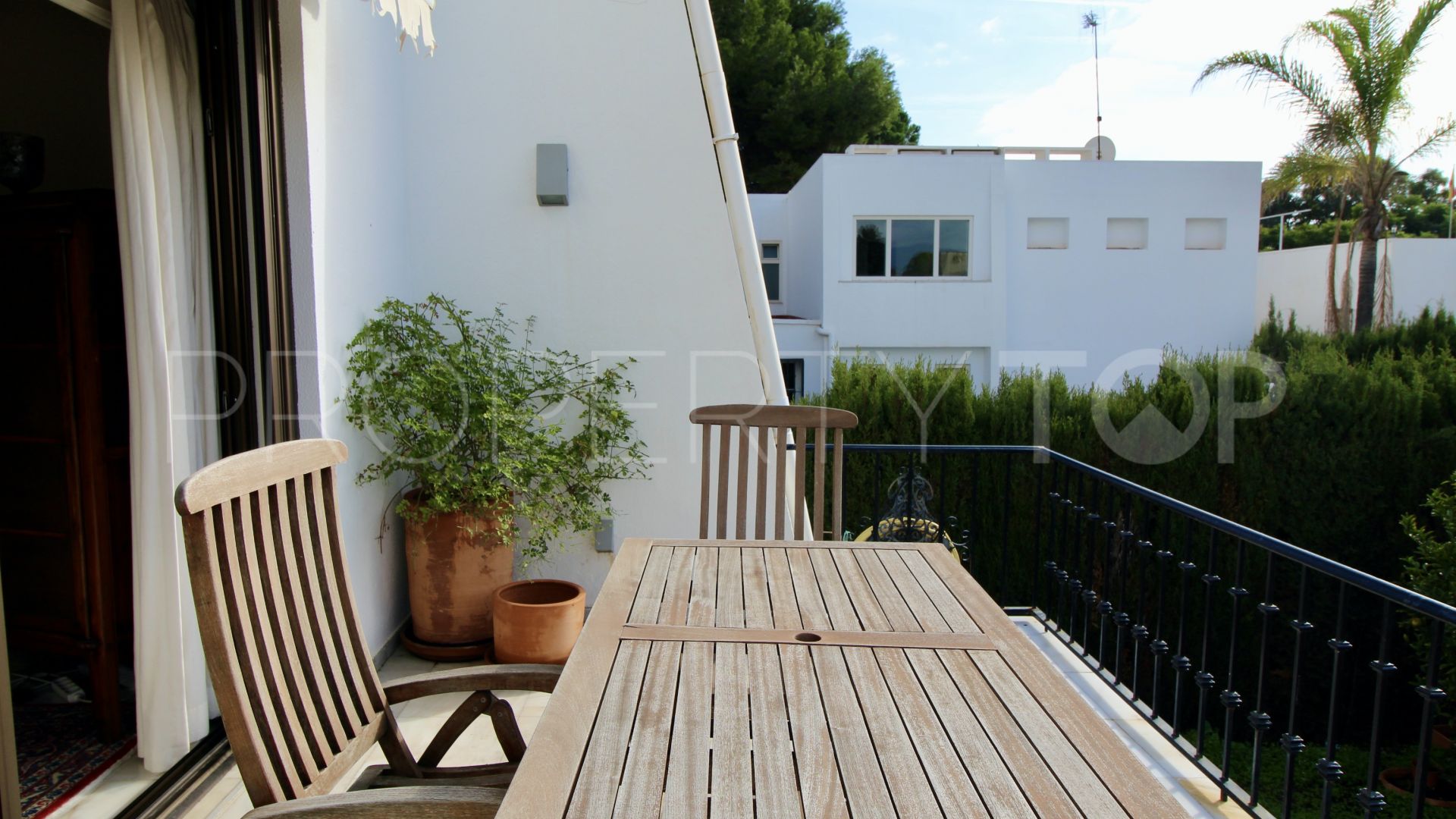 For sale chalet in Nueva Andalucia with 3 bedrooms