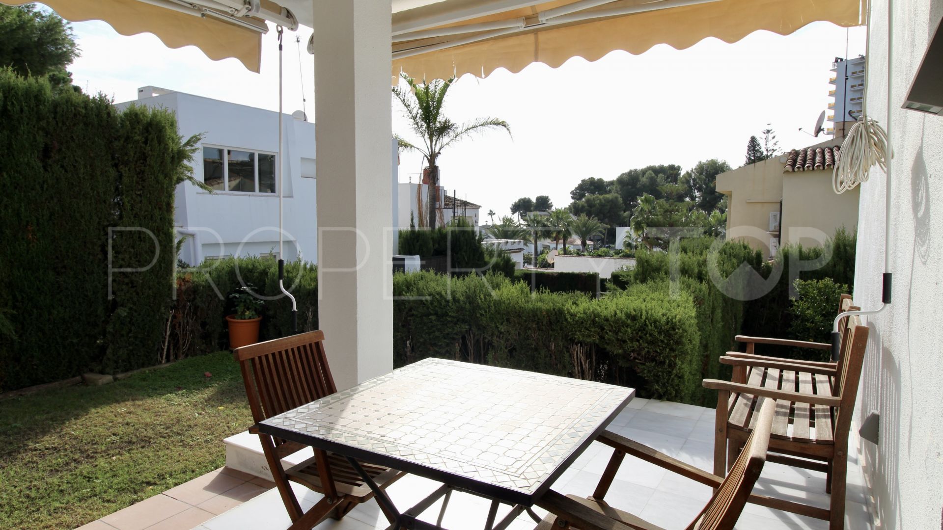 For sale chalet in Nueva Andalucia with 3 bedrooms