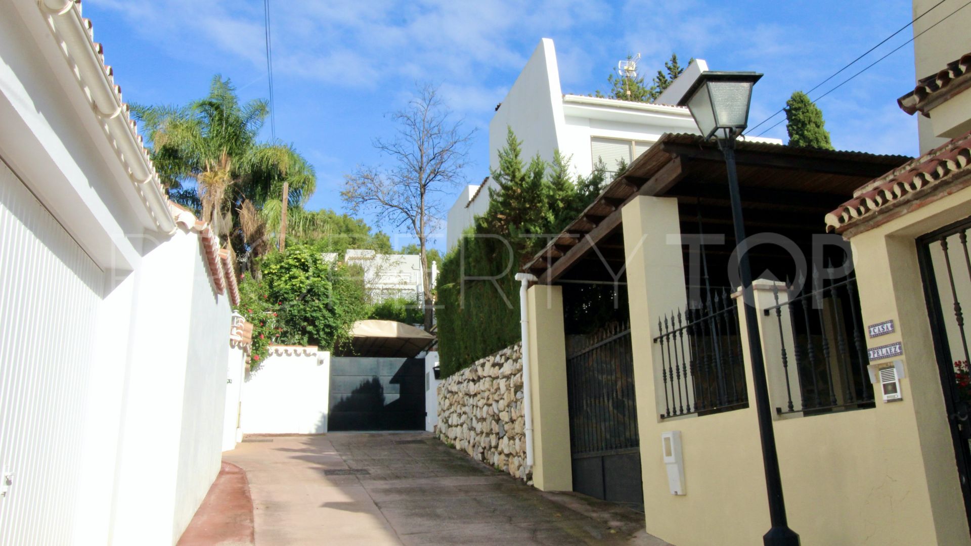 For sale chalet in Nueva Andalucia with 3 bedrooms