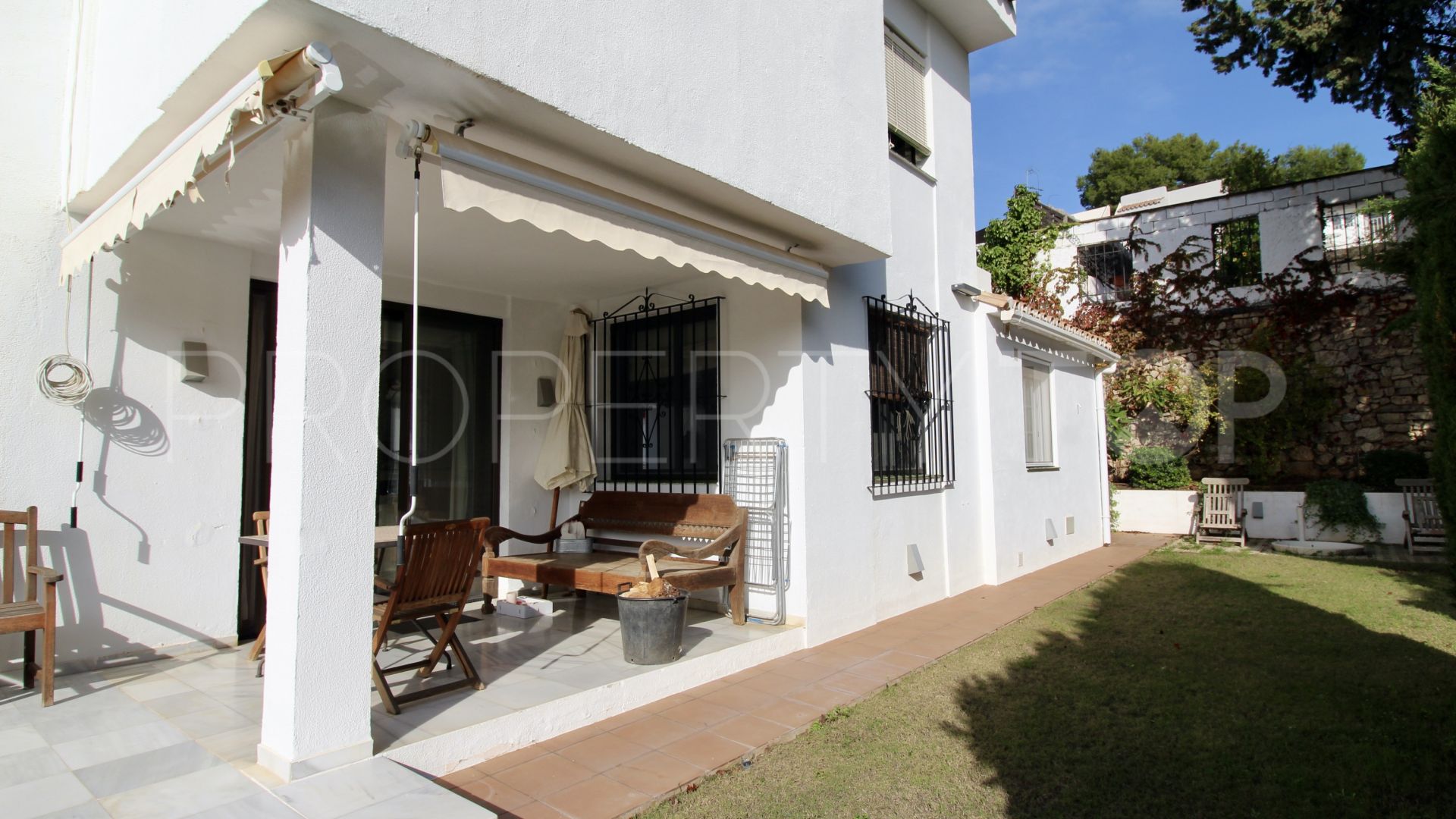 For sale chalet in Nueva Andalucia with 3 bedrooms