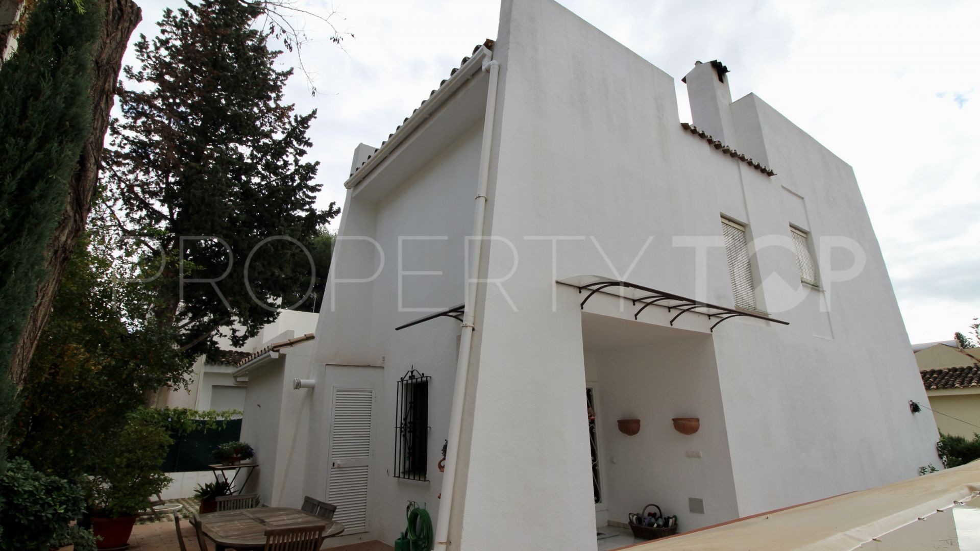 For sale chalet in Nueva Andalucia with 3 bedrooms