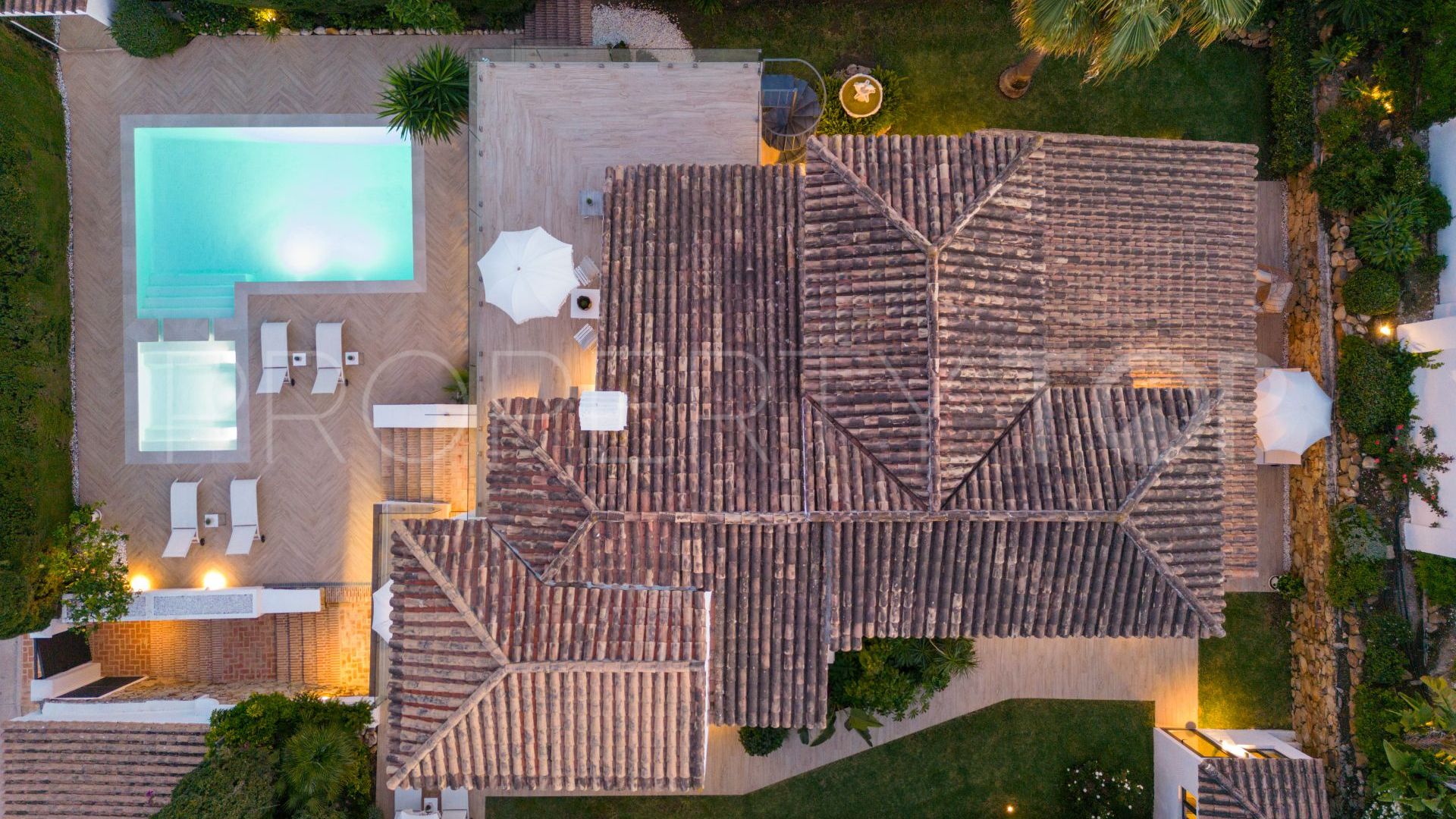 Villa en venta de 4 dormitorios en Nueva Andalucia