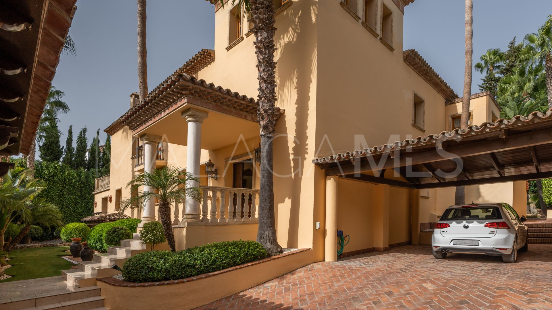 Villa for sale in Las Brisas