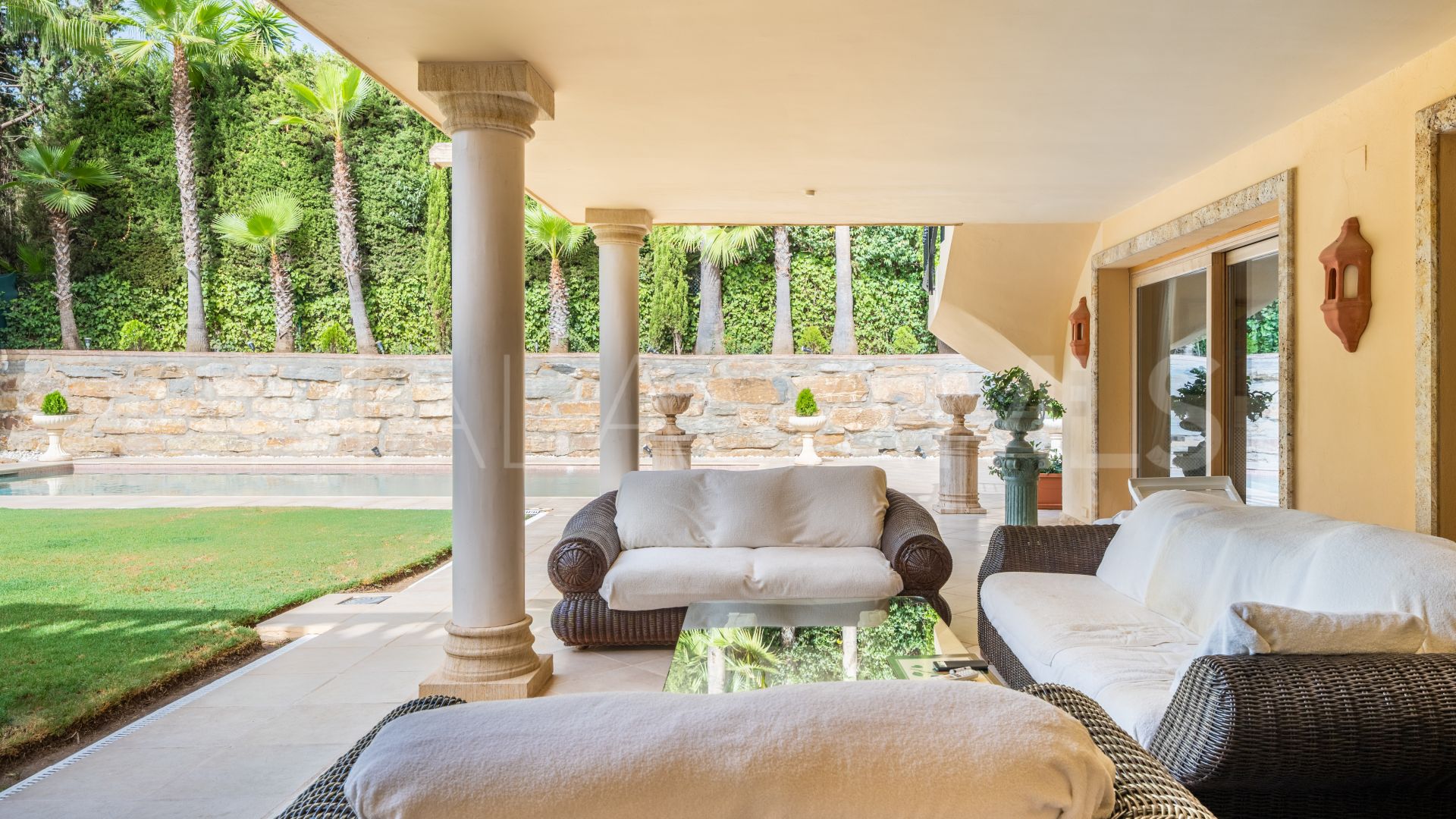 Villa for sale in Las Brisas