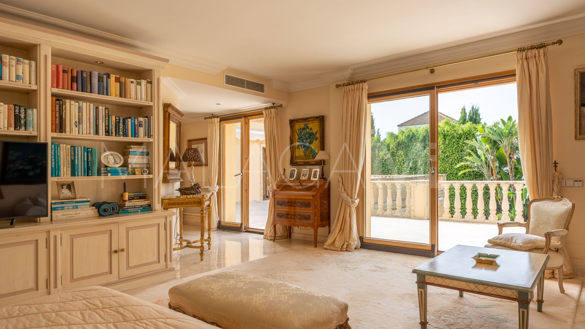 Villa for sale in Las Brisas