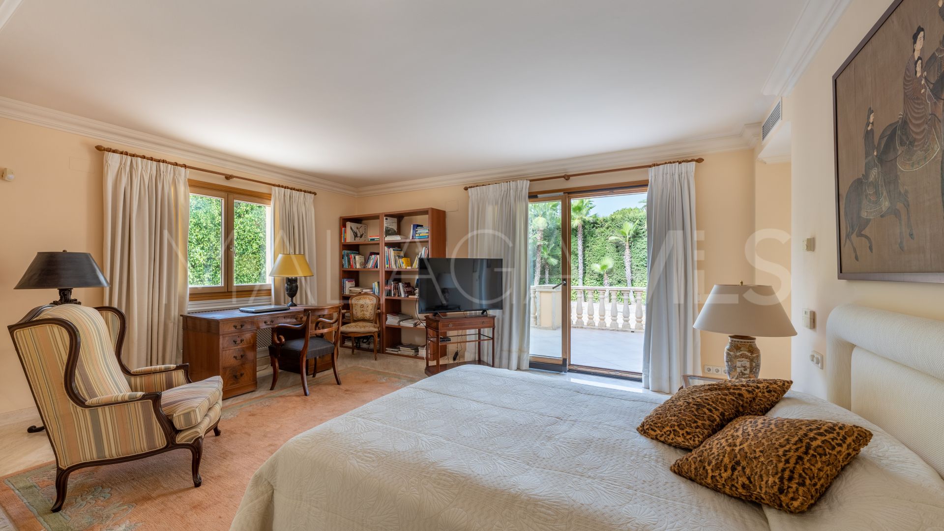 Villa for sale in Las Brisas