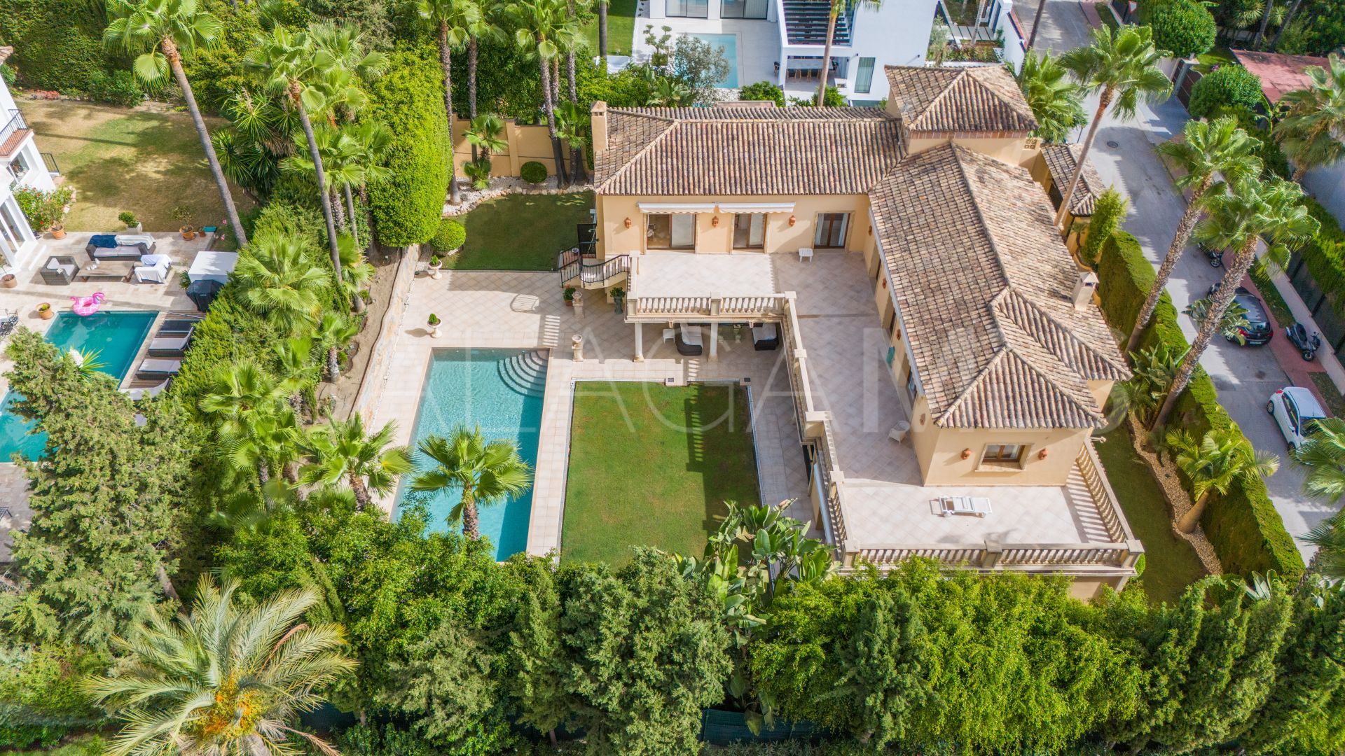 Villa for sale in Las Brisas
