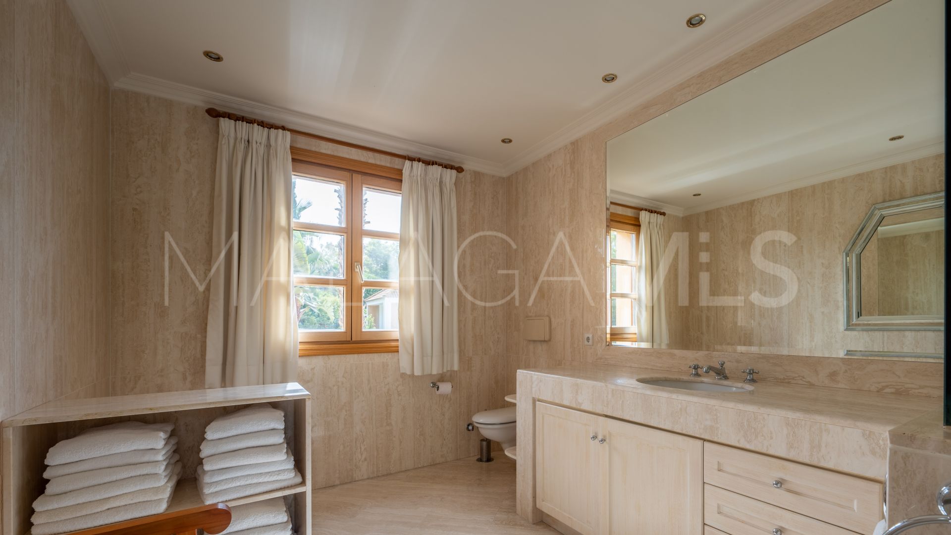Villa for sale in Las Brisas