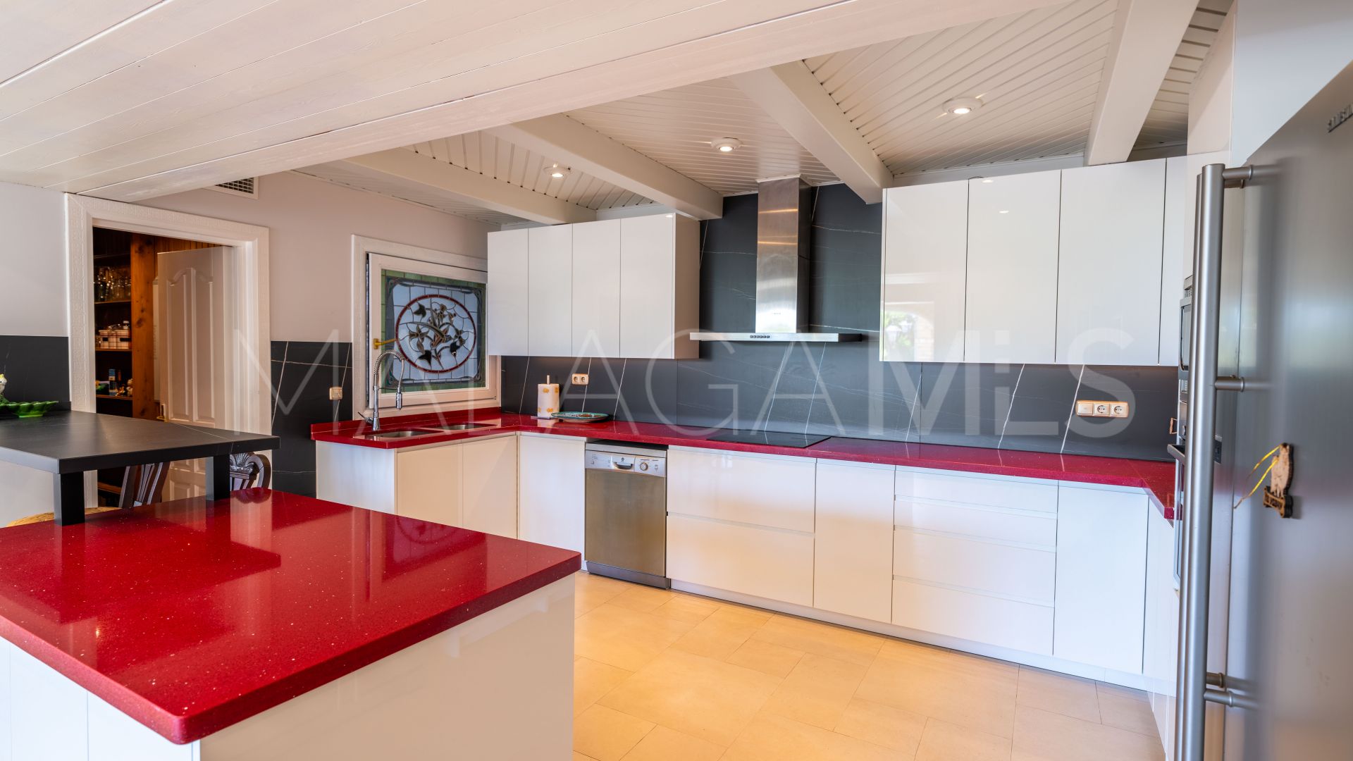 Villa for sale in Benahavis