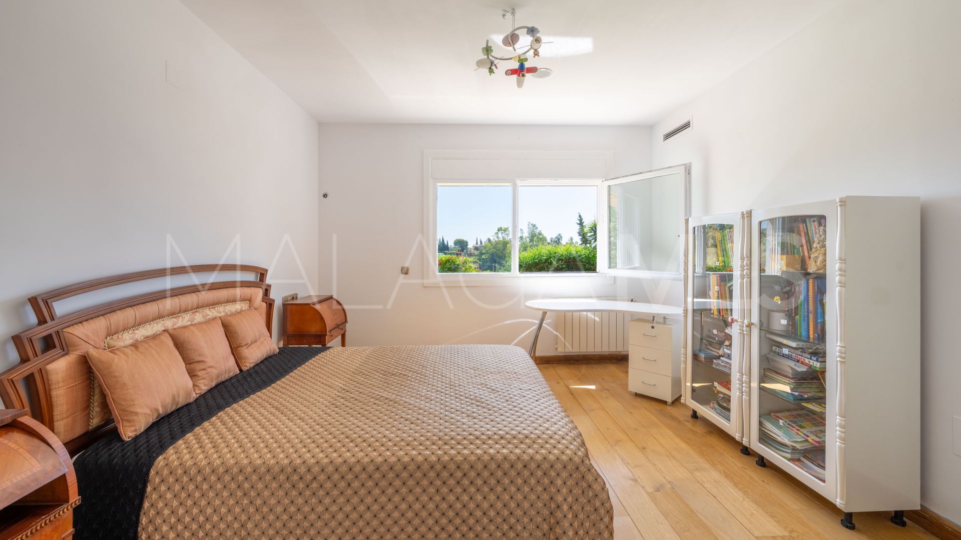 Villa for sale in Benahavis
