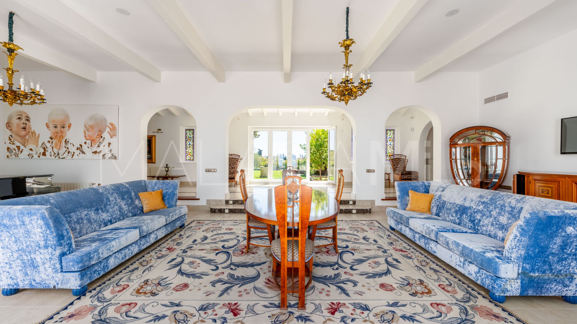 Villa for sale in Benahavis