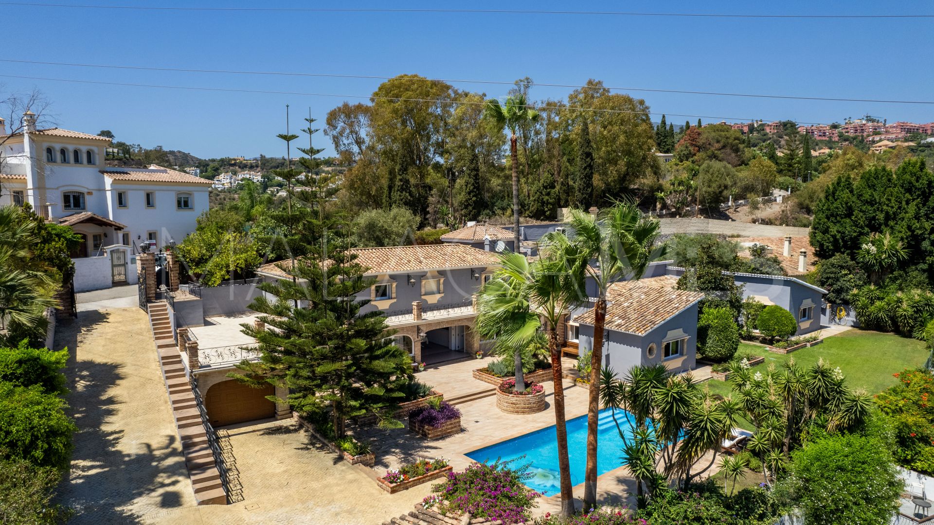Villa for sale in Benahavis
