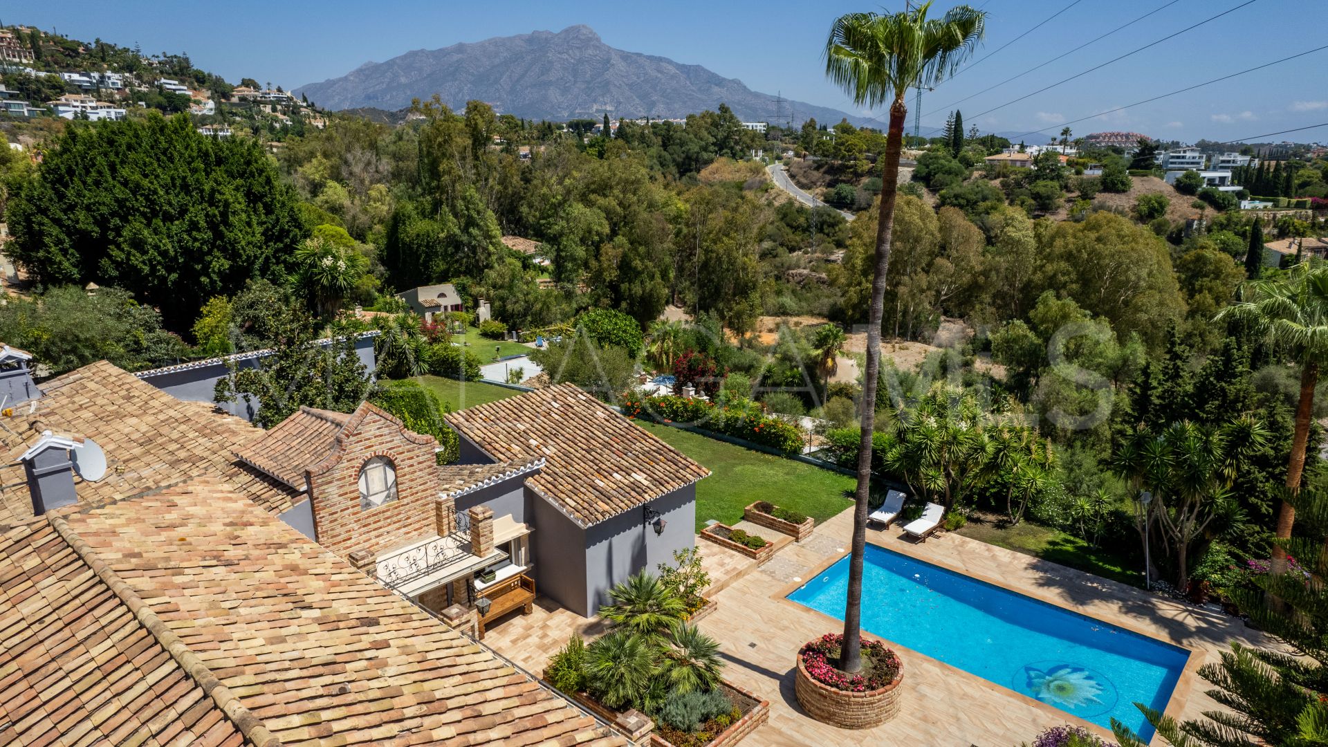Villa for sale in Benahavis