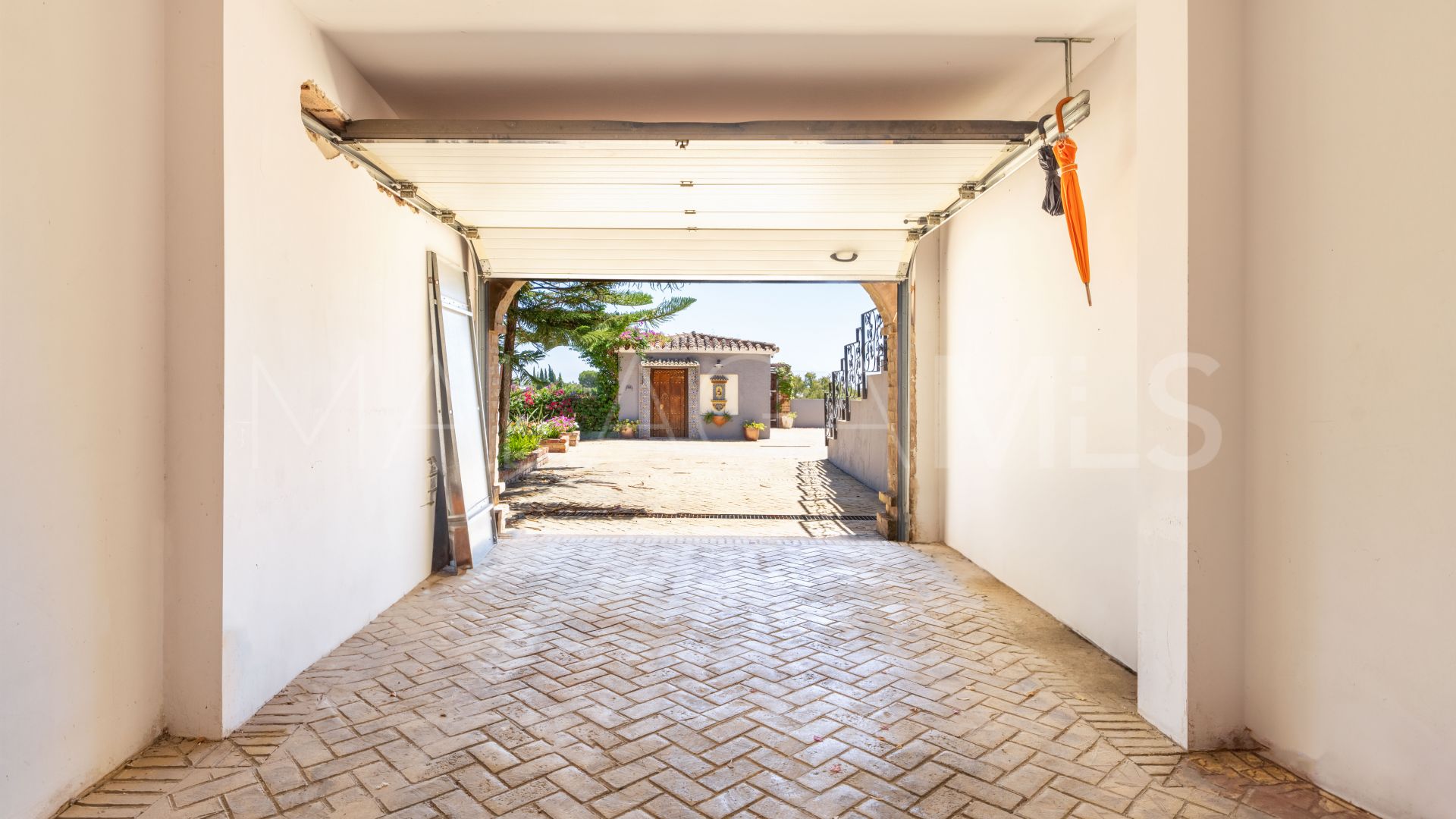 Villa for sale in Benahavis