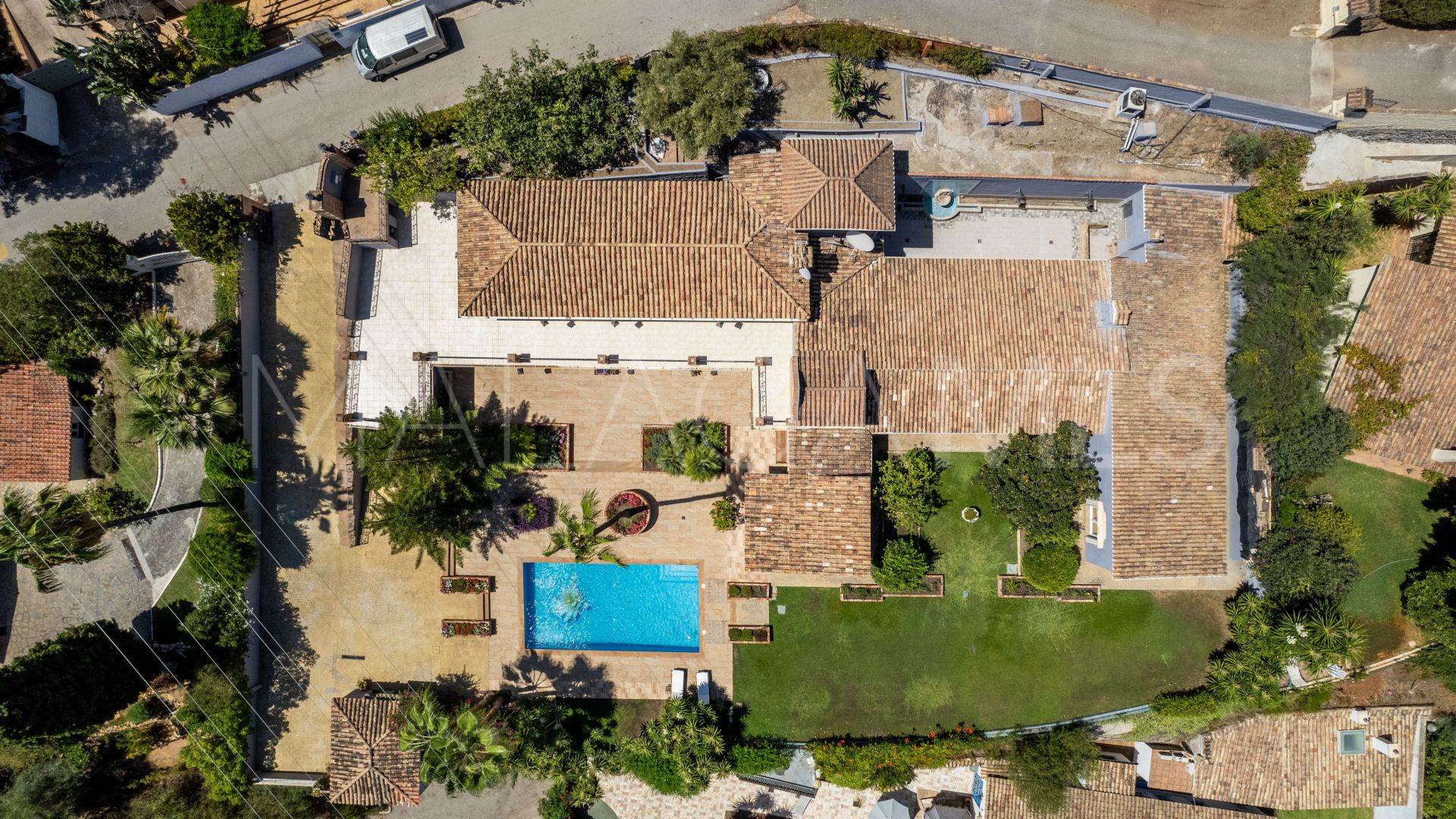 Villa for sale in Benahavis