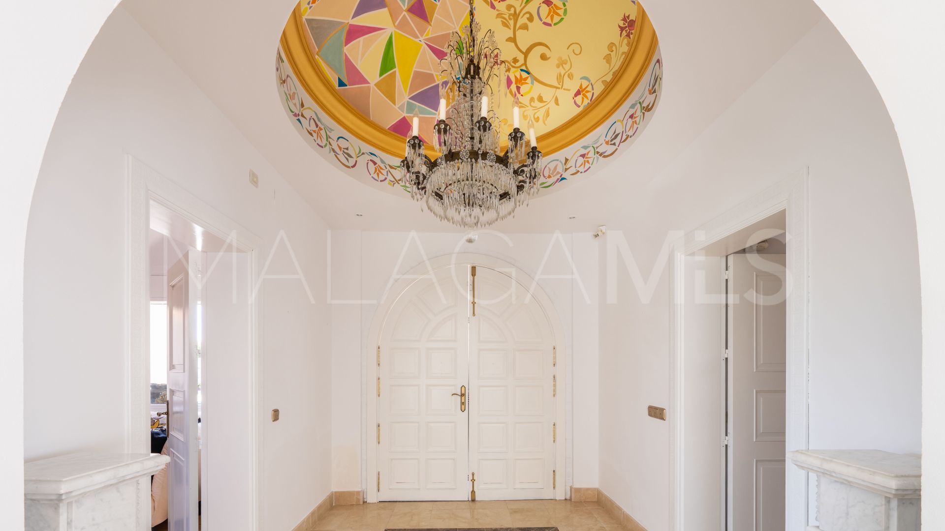 Villa for sale in Benahavis