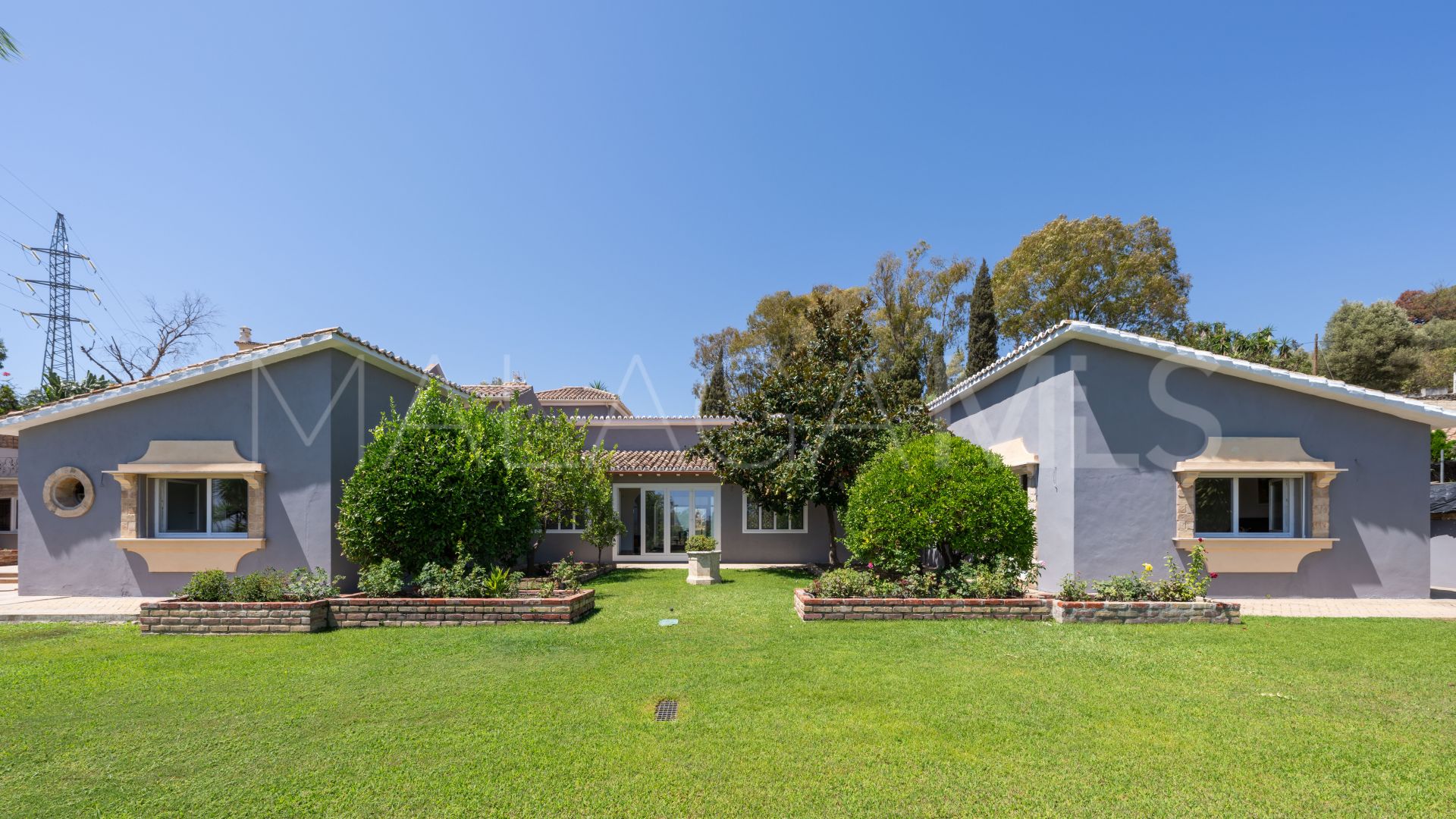 Villa for sale in Benahavis