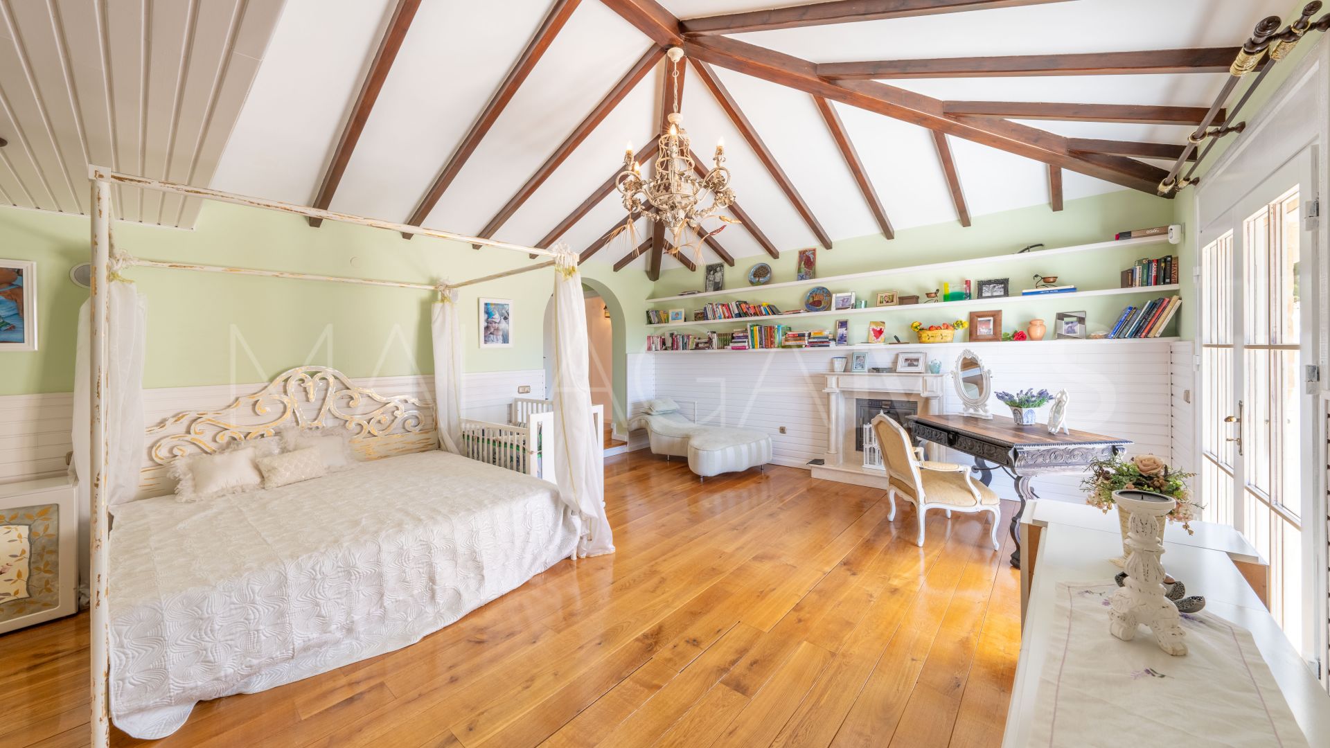 Villa for sale in Benahavis