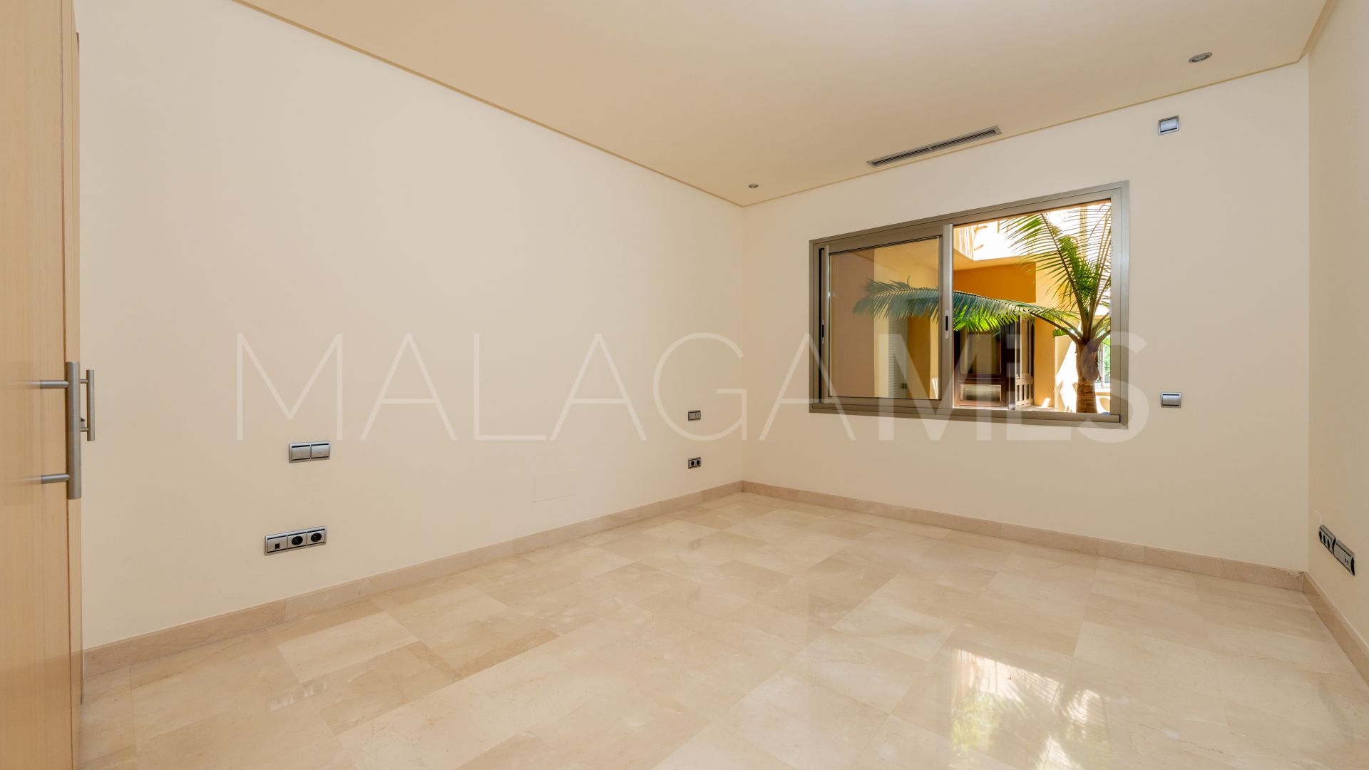 Ground floor apartment for sale in Mansion Club