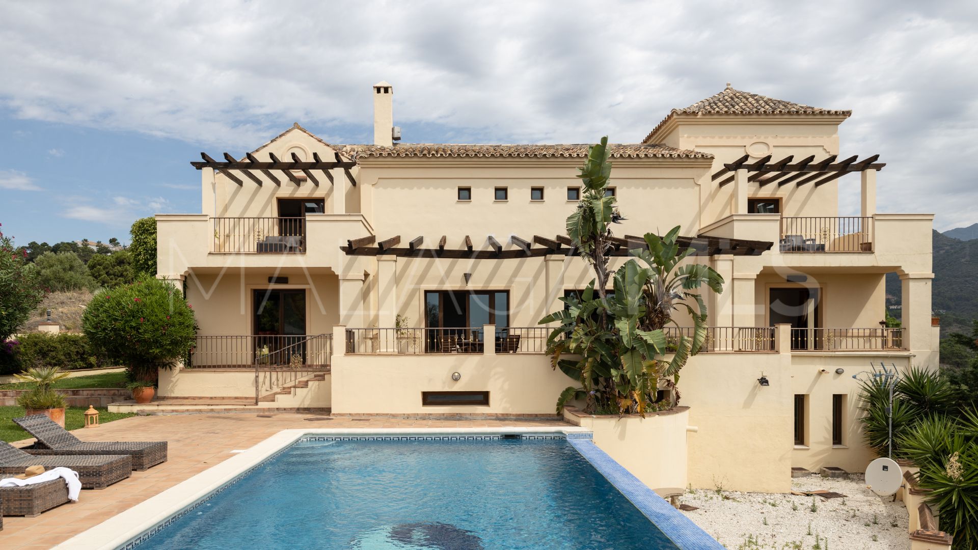 Buy villa in Monte Mayor with 6 bedrooms