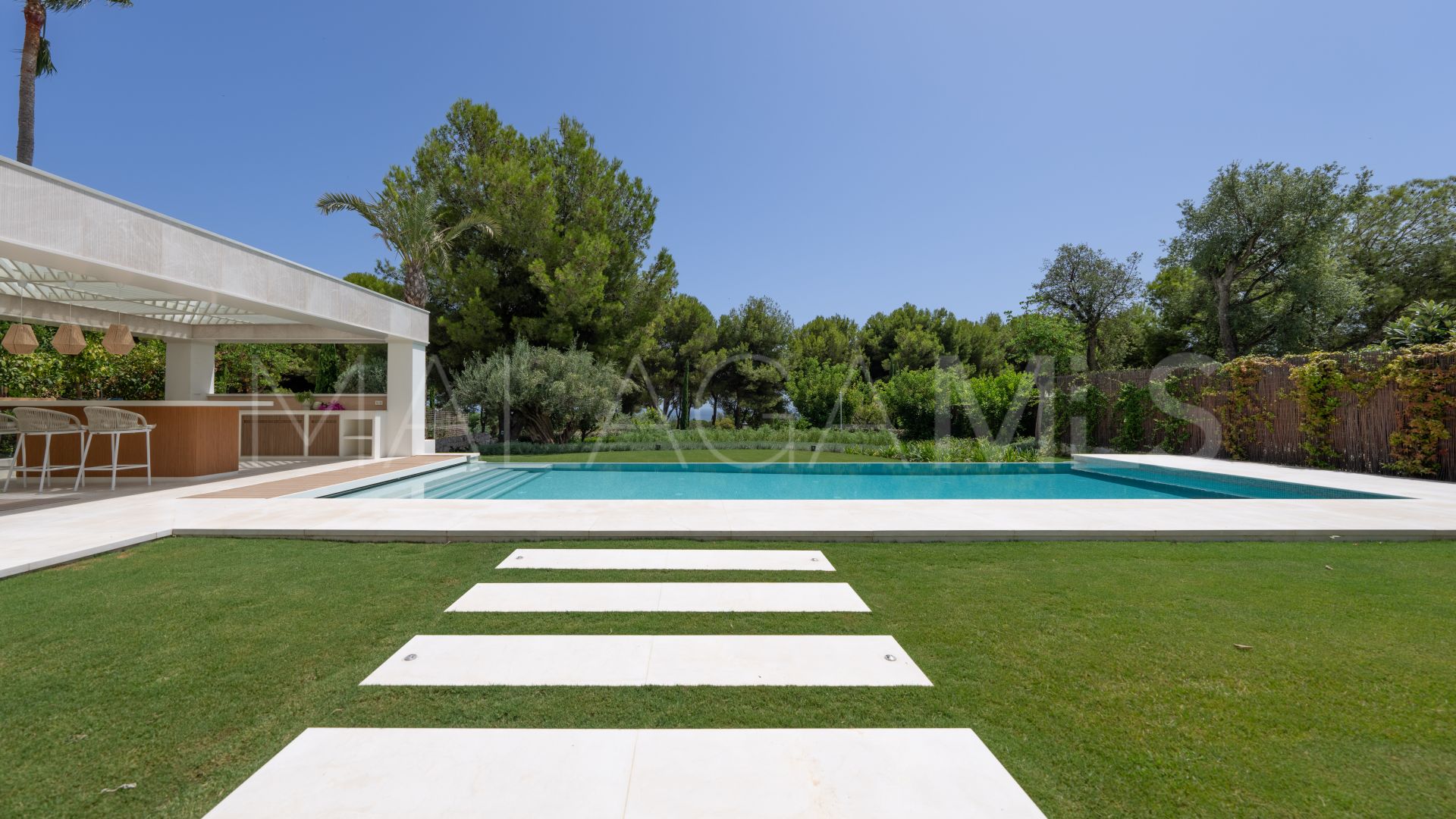 Villa for sale in Altos Reales