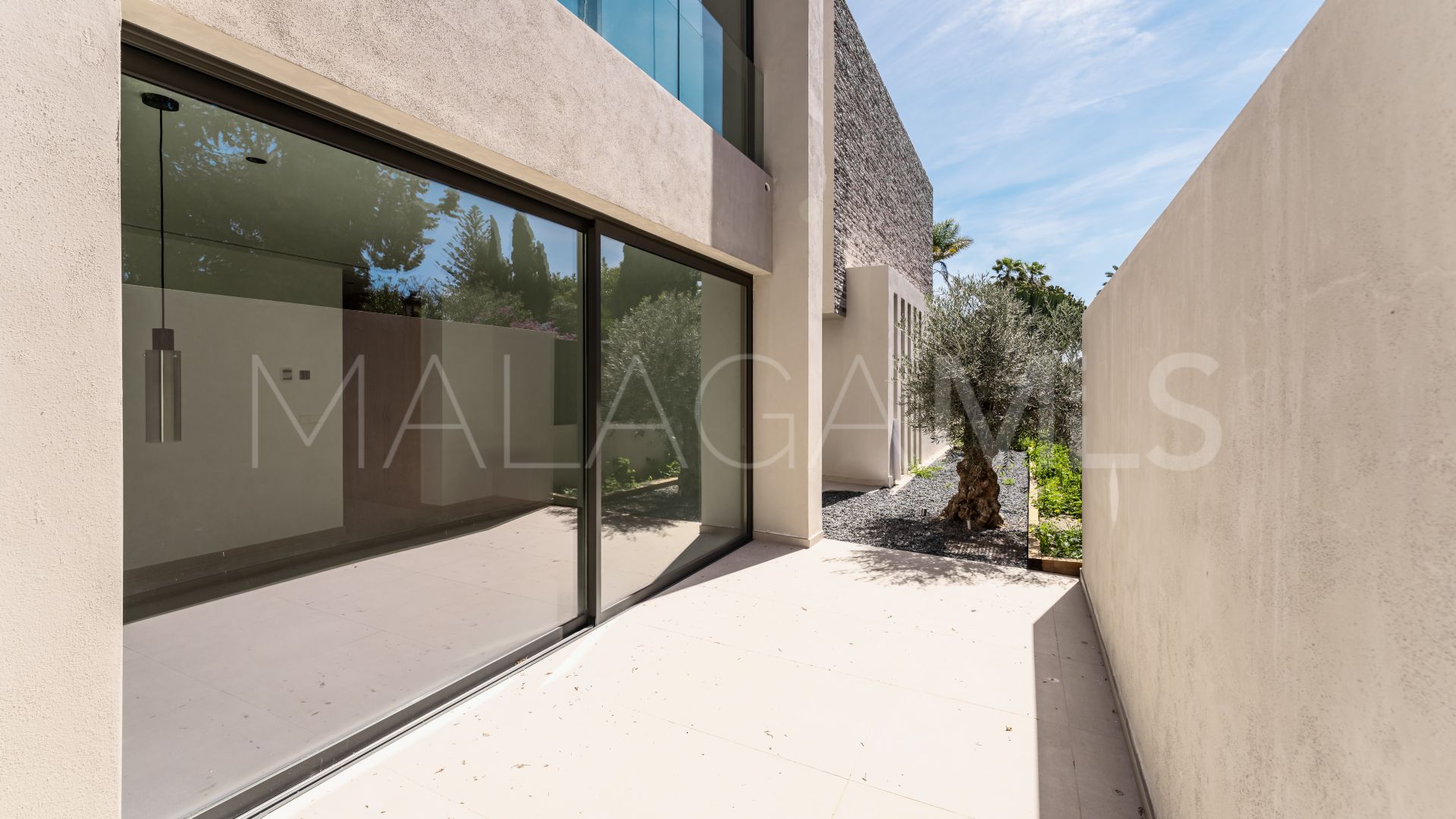 Villa for sale in Cortijo Blanco with 8 bedrooms
