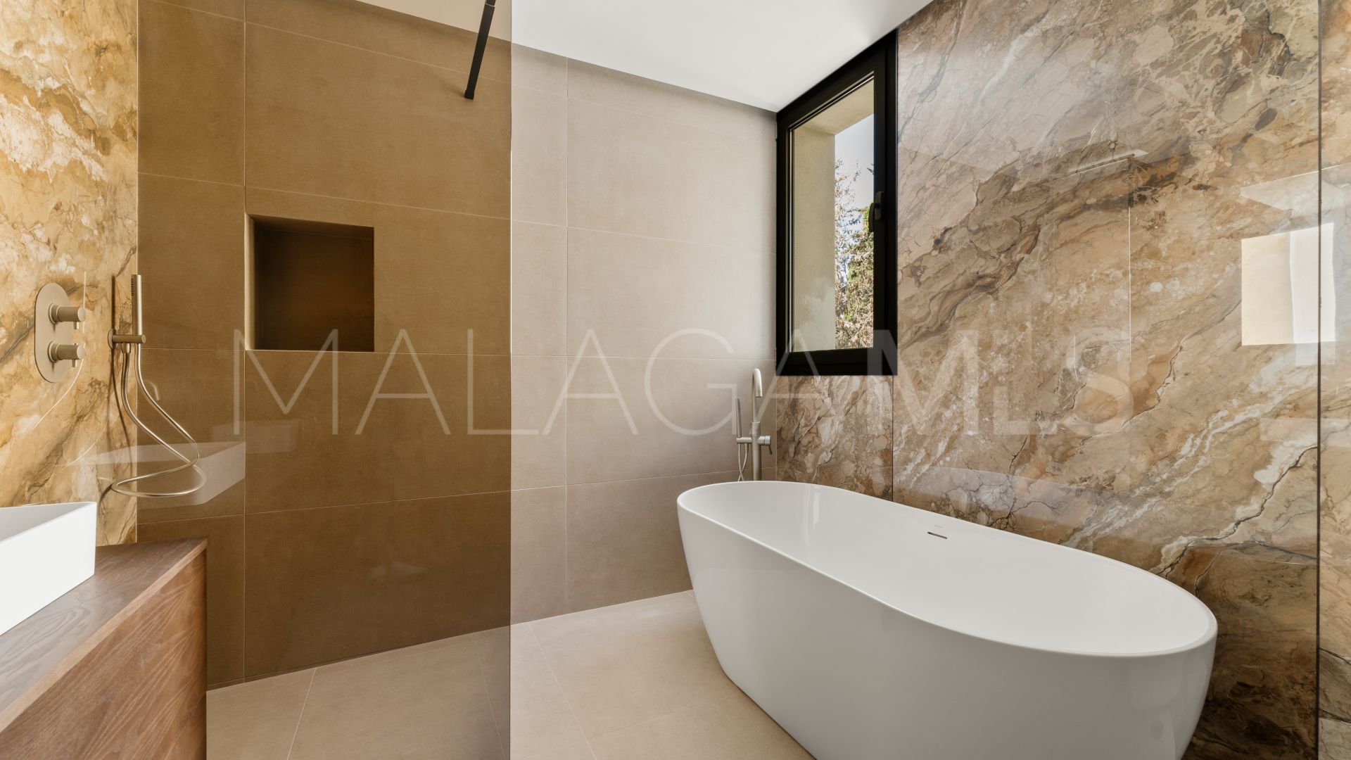 Villa for sale in Cortijo Blanco with 8 bedrooms