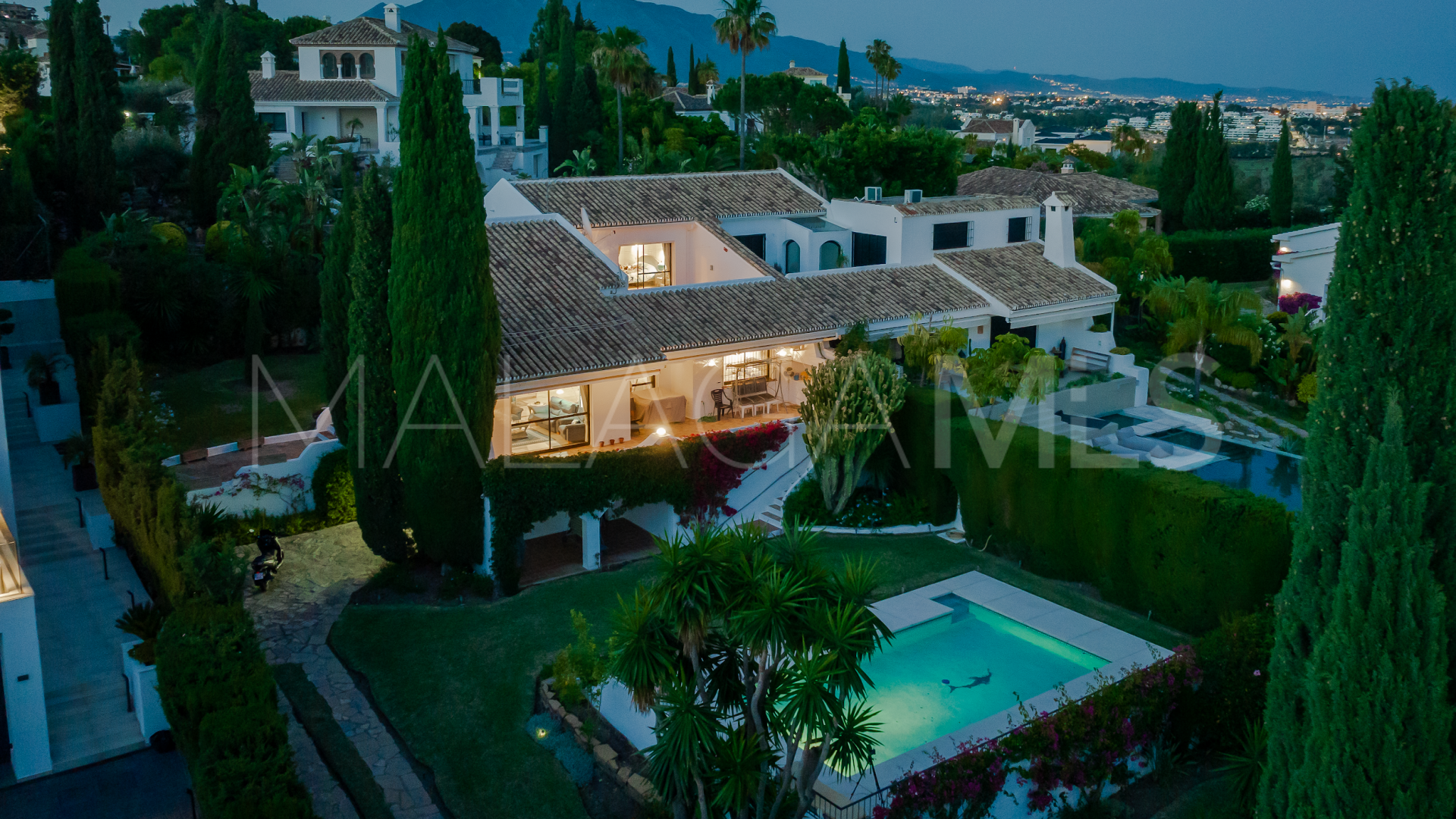 Villa for sale in Paraiso Alto