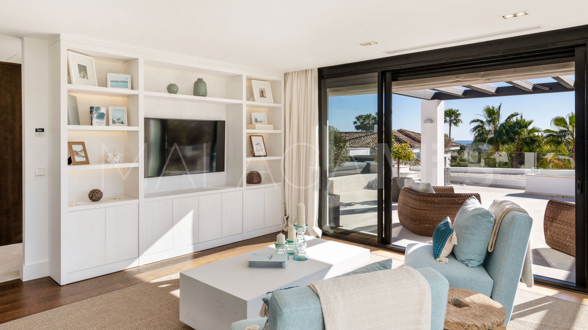 7 bedrooms Nueva Andalucia villa for sale
