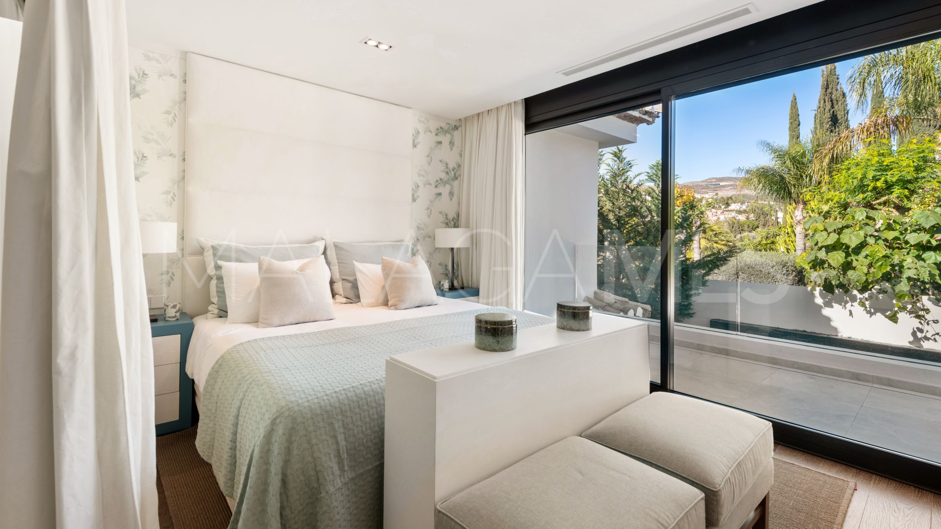 7 bedrooms Nueva Andalucia villa for sale