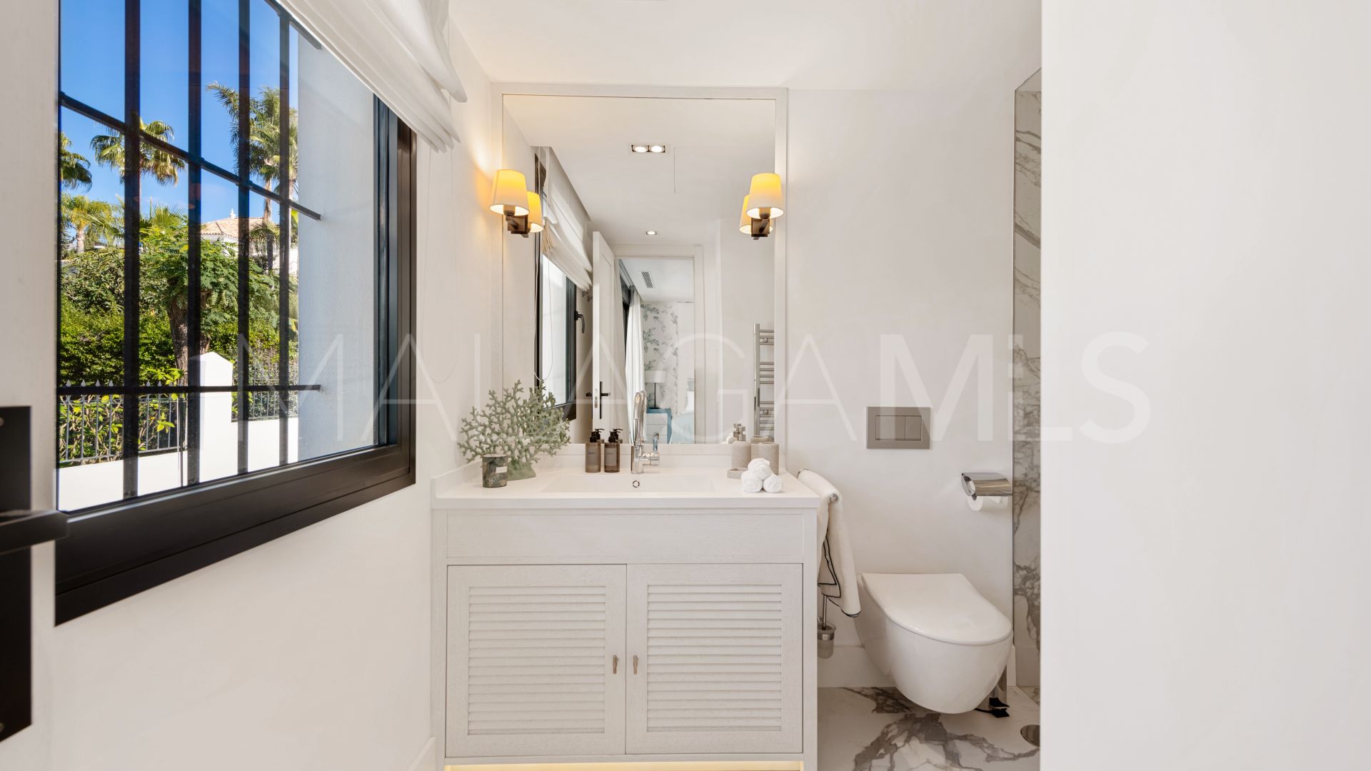 7 bedrooms Nueva Andalucia villa for sale
