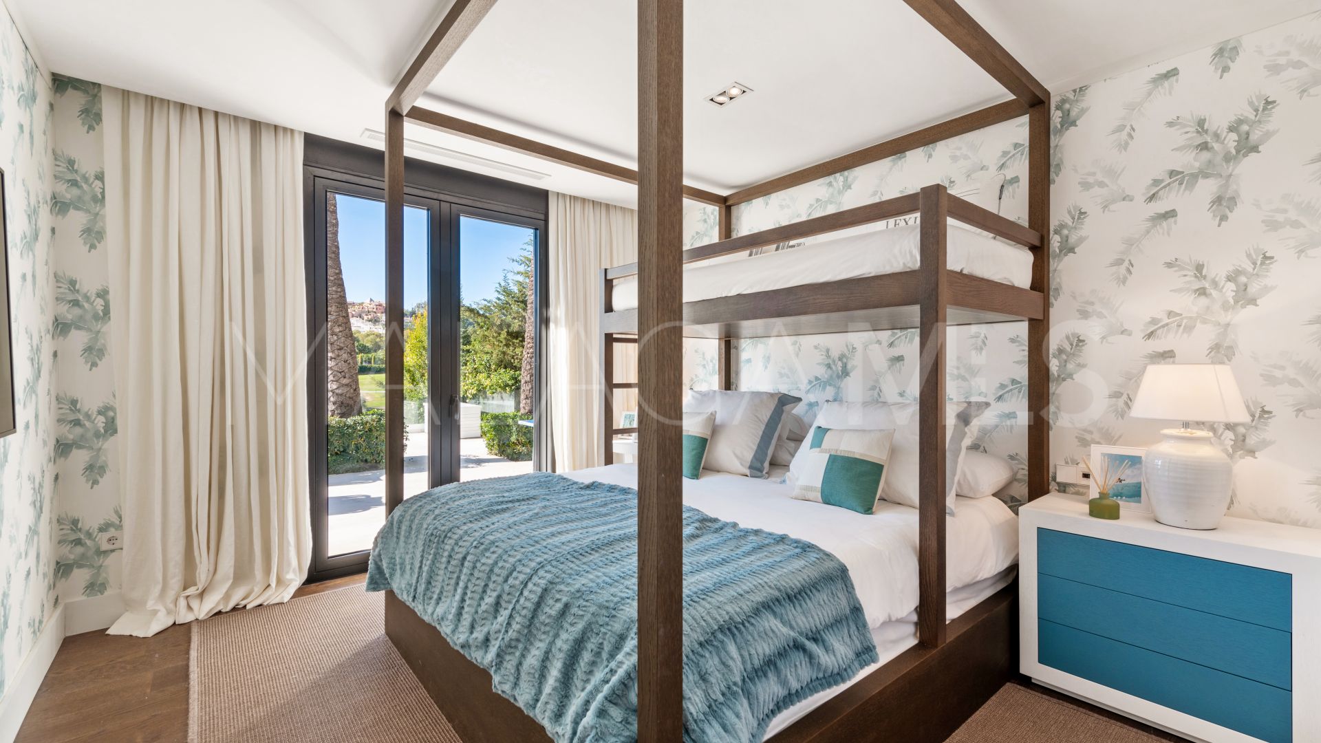 7 bedrooms Nueva Andalucia villa for sale