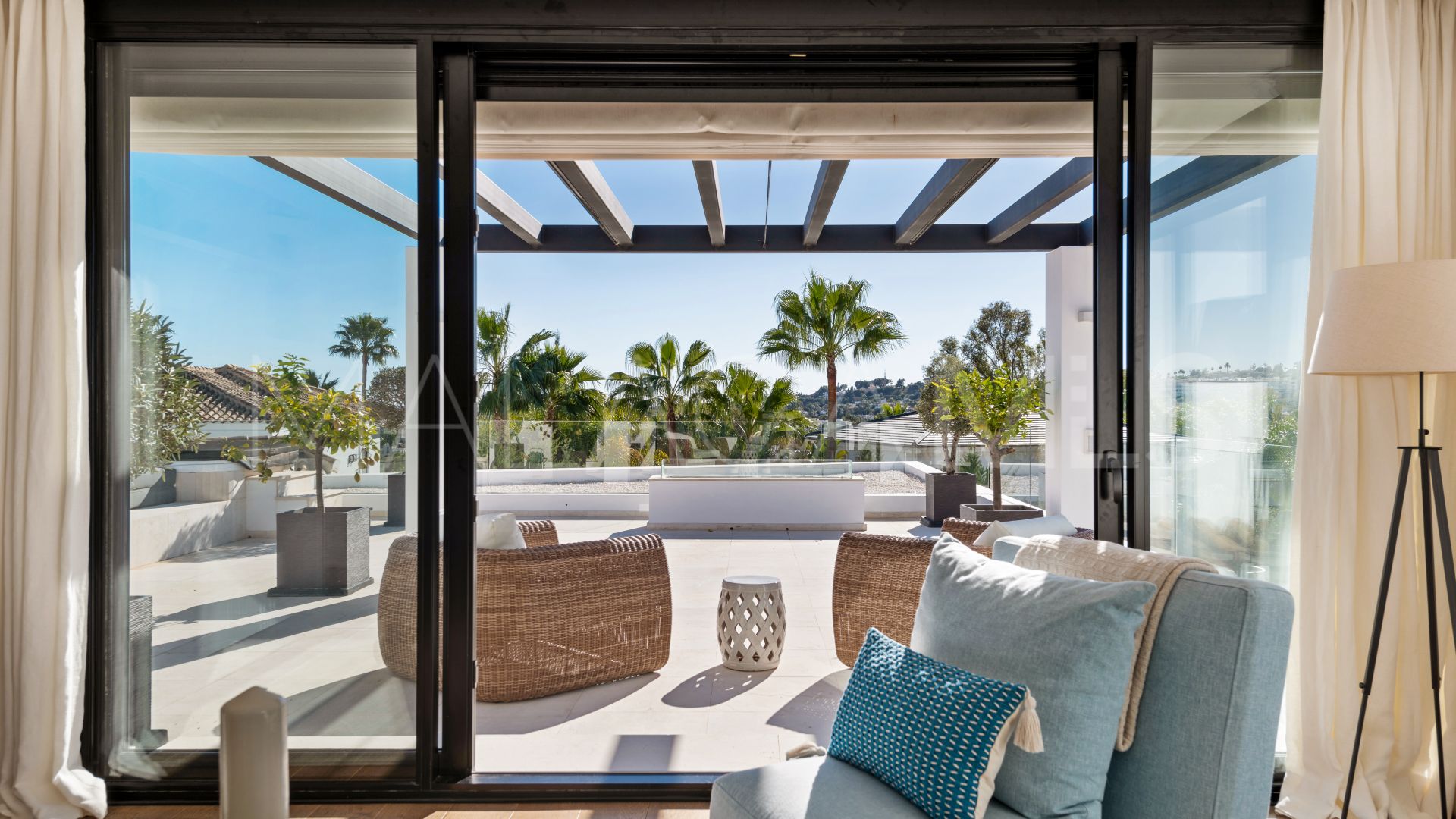 7 bedrooms Nueva Andalucia villa for sale