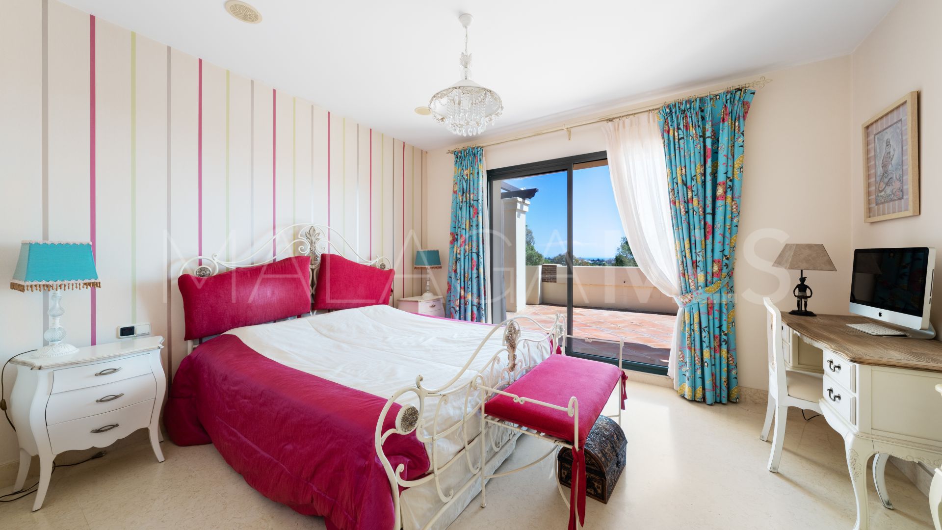Atico duplex for sale with 4 bedrooms in Los Capanes del Golf