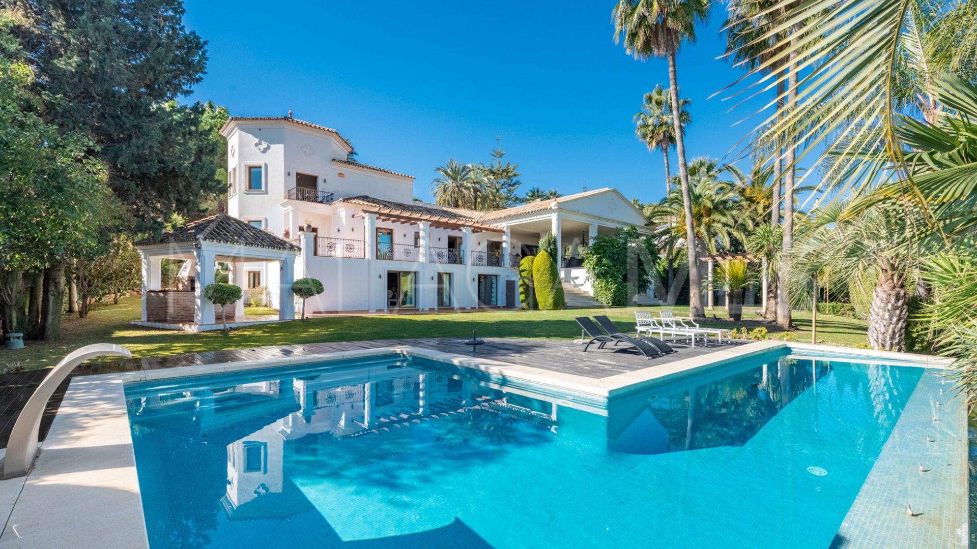 Villa for sale in Las Brisas with 6 bedrooms