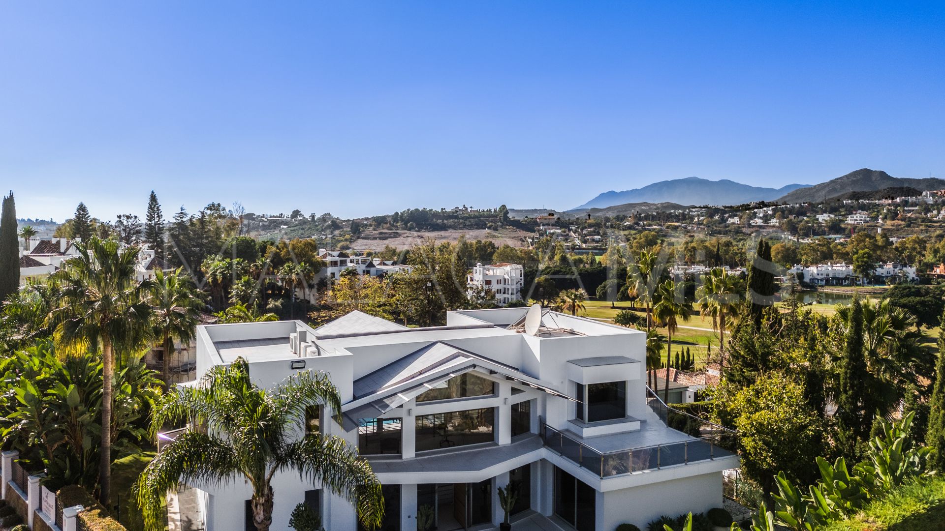 For sale 6 bedrooms villa in Los Naranjos Golf
