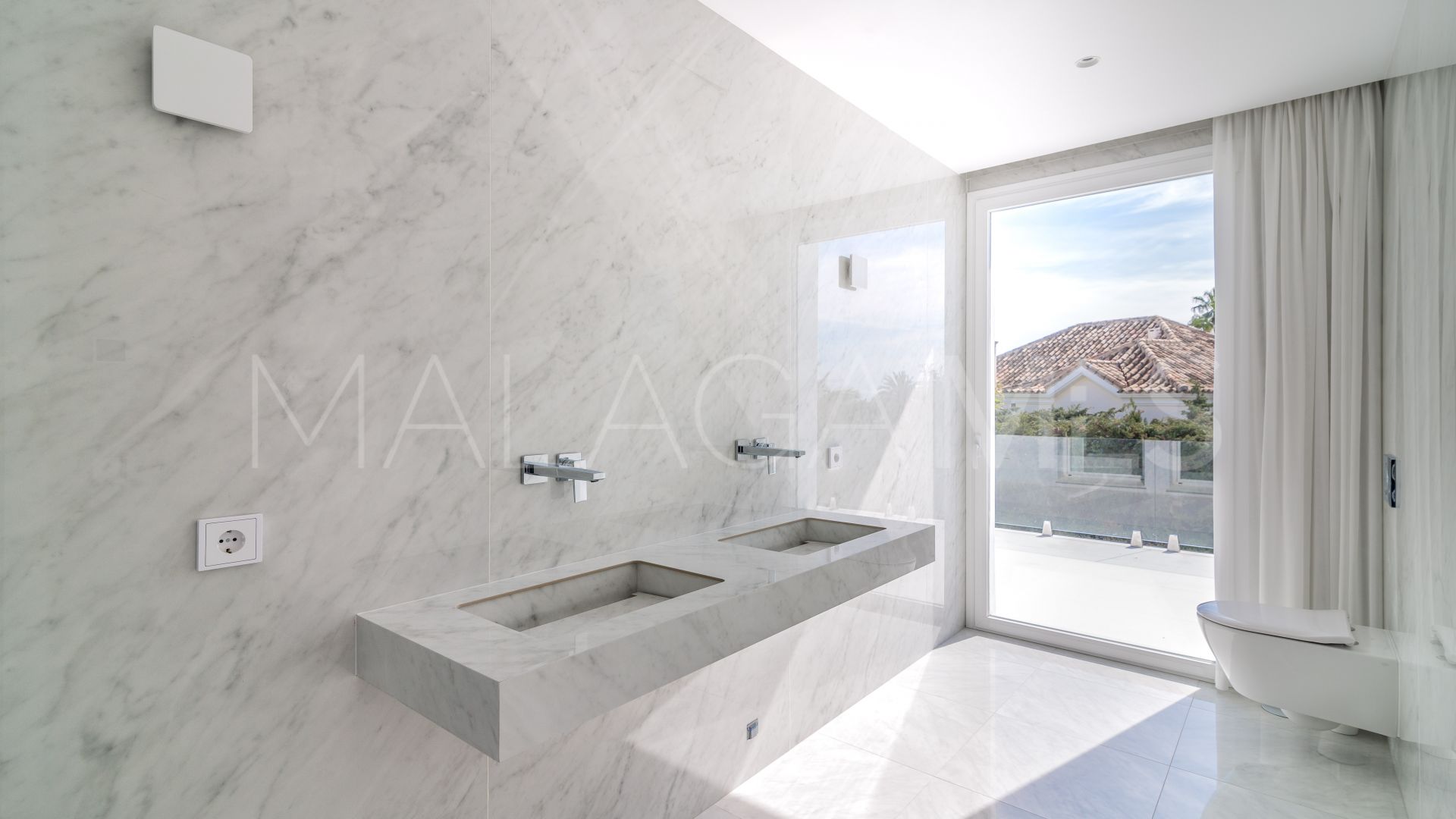 Se vende villa with 8 bedrooms in Nueva Andalucia