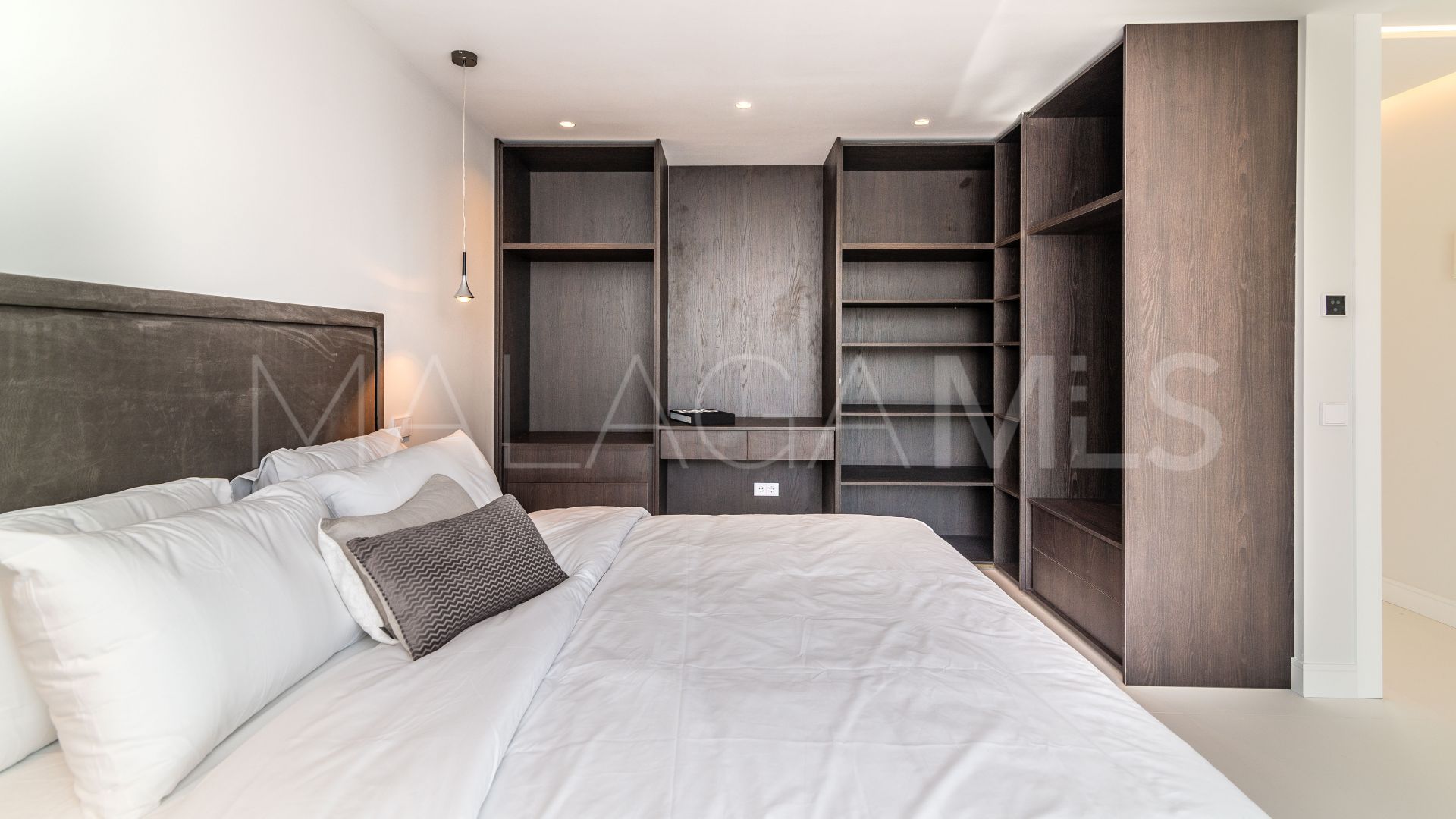 Se vende villa with 8 bedrooms in Nueva Andalucia