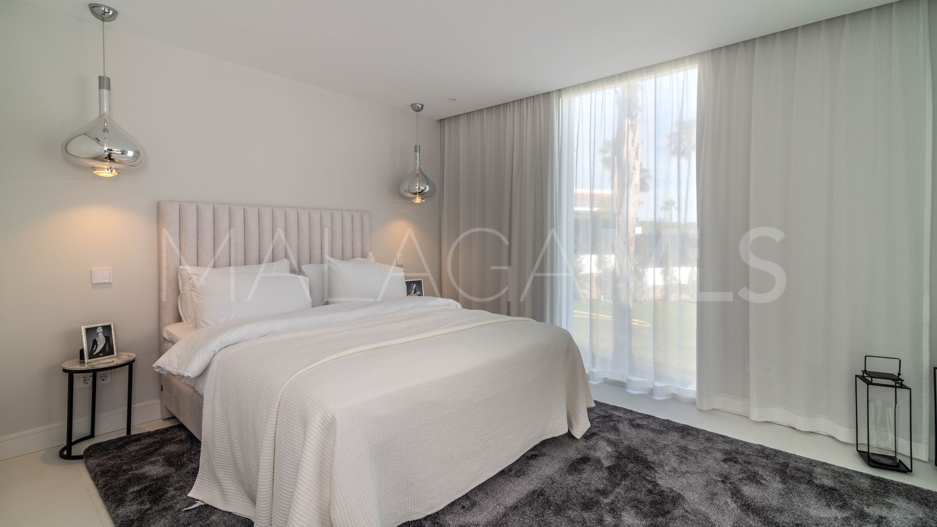 Se vende villa with 8 bedrooms in Nueva Andalucia