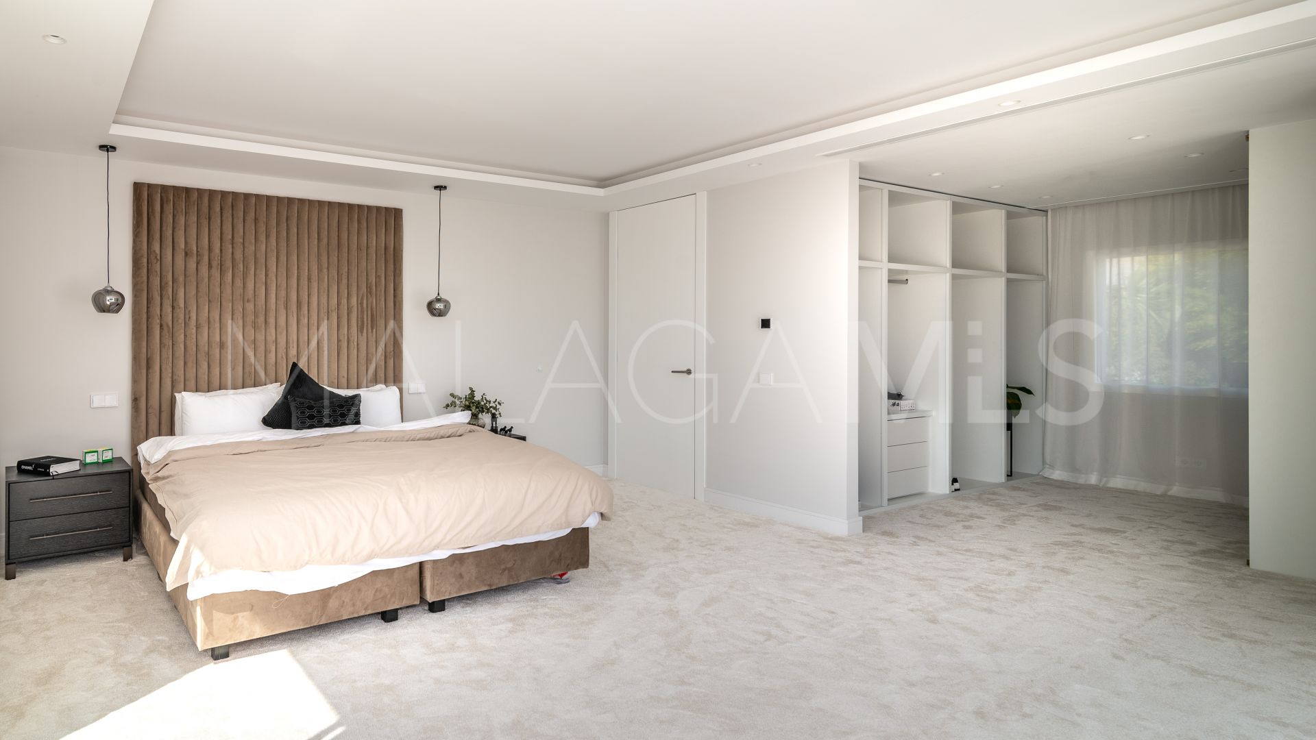 Se vende villa with 8 bedrooms in Nueva Andalucia
