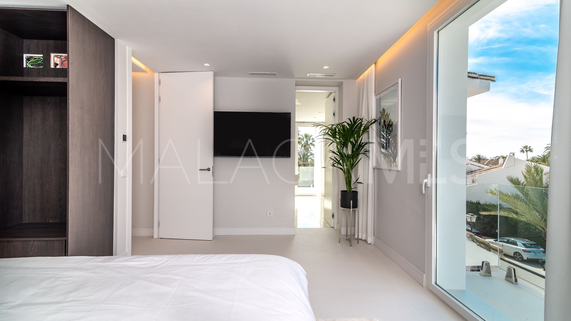 Se vende villa with 8 bedrooms in Nueva Andalucia