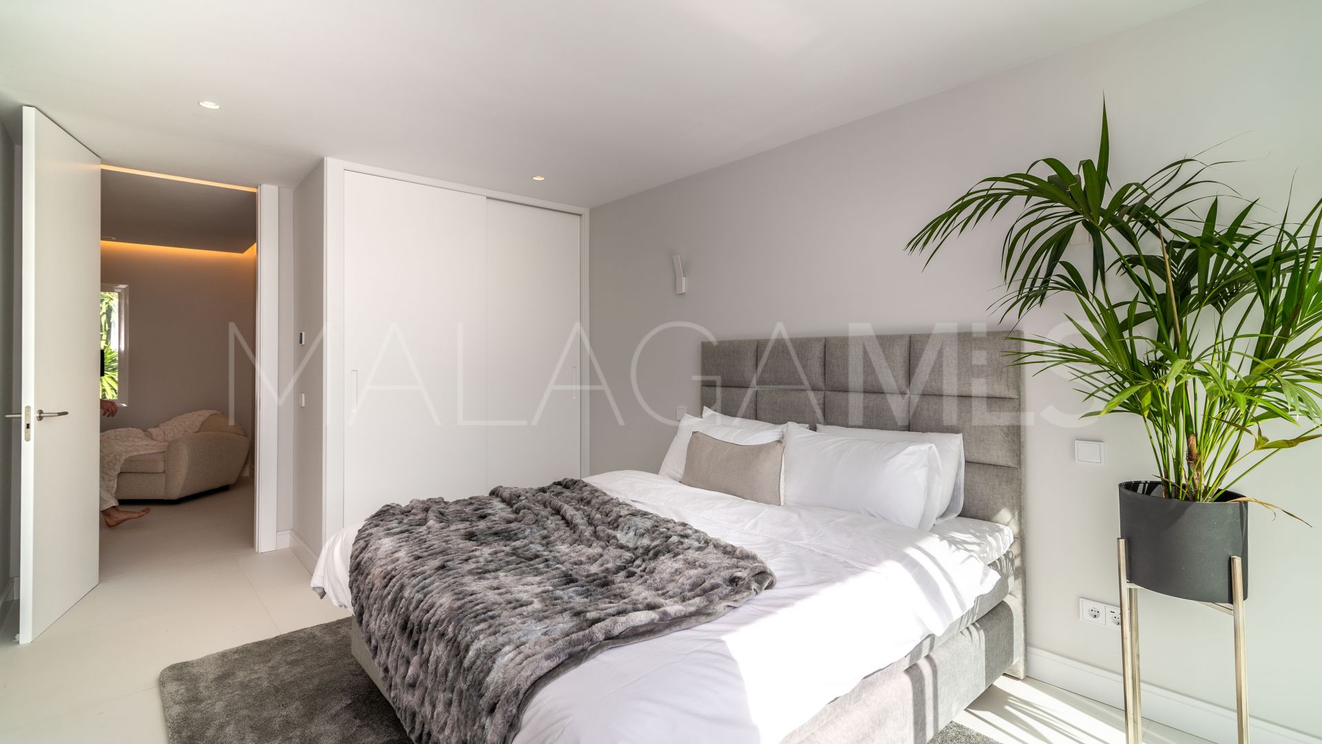 Se vende villa with 8 bedrooms in Nueva Andalucia