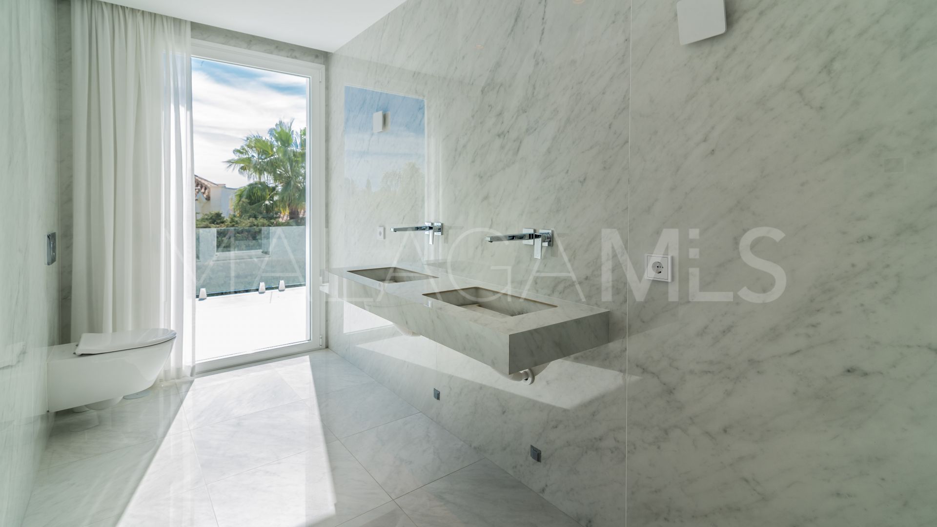 Se vende villa with 8 bedrooms in Nueva Andalucia