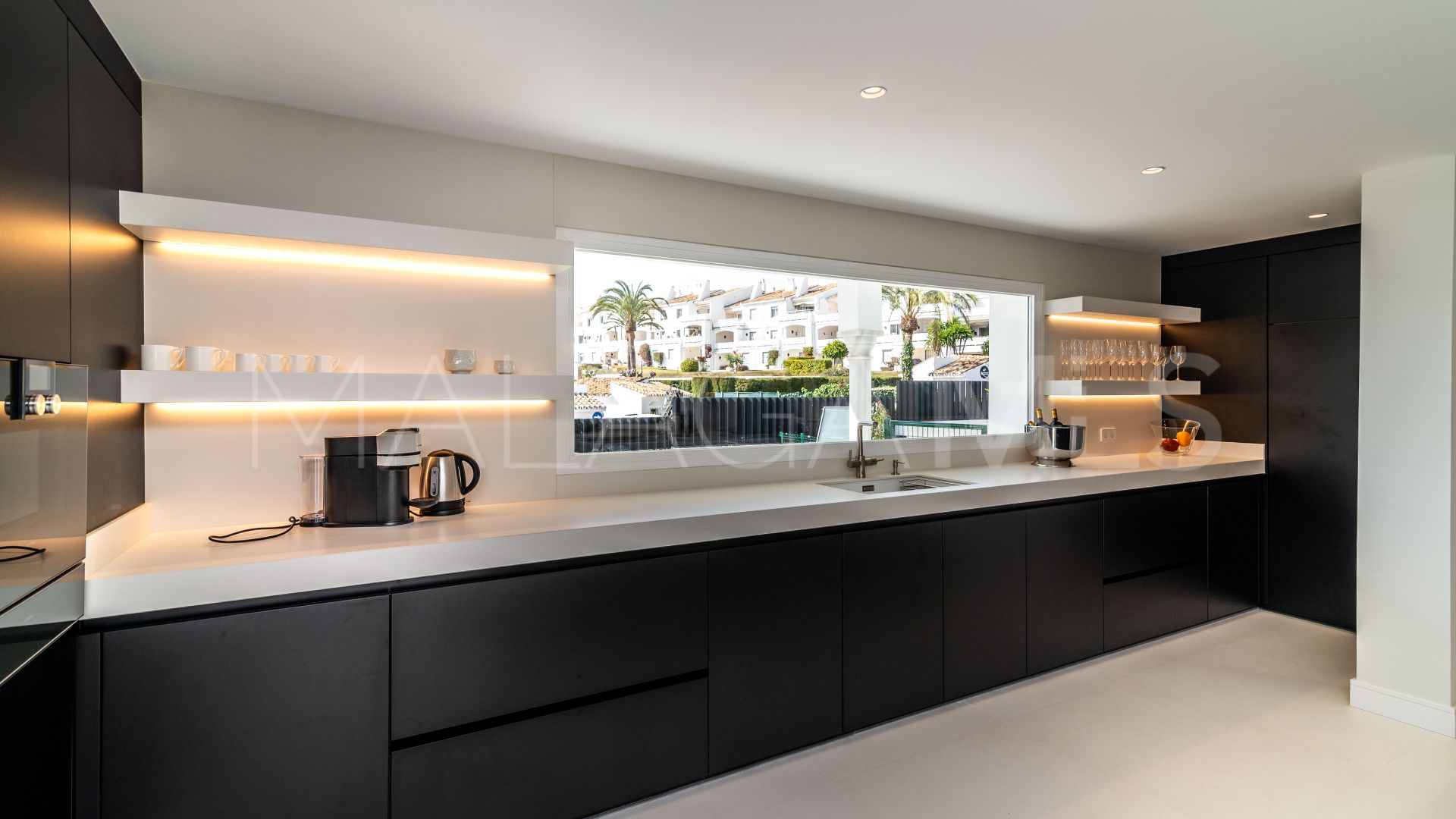 Se vende villa with 8 bedrooms in Nueva Andalucia