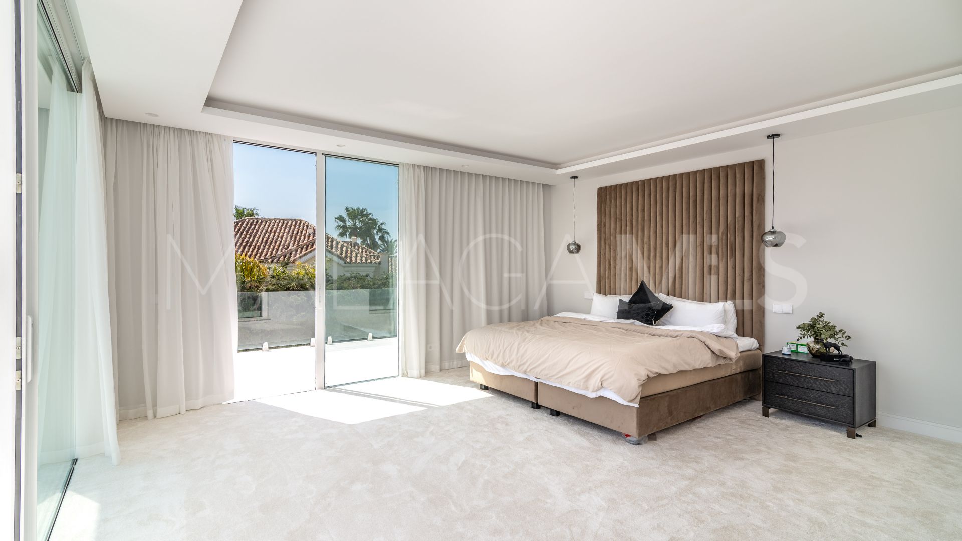 Se vende villa with 8 bedrooms in Nueva Andalucia