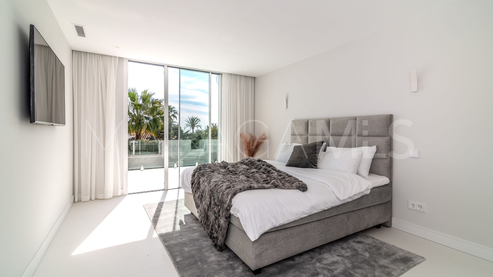 Se vende villa with 8 bedrooms in Nueva Andalucia