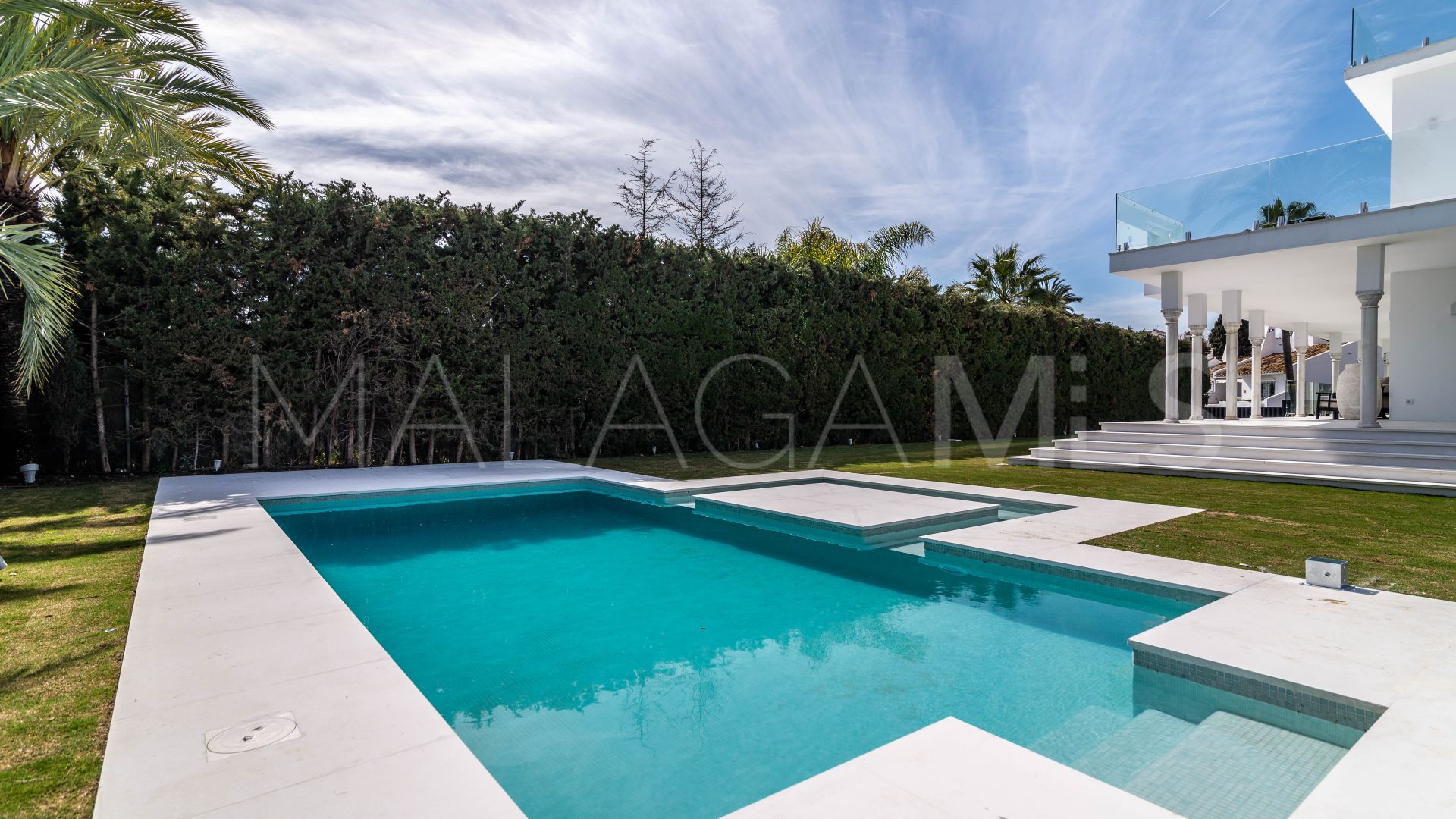 Se vende villa with 8 bedrooms in Nueva Andalucia