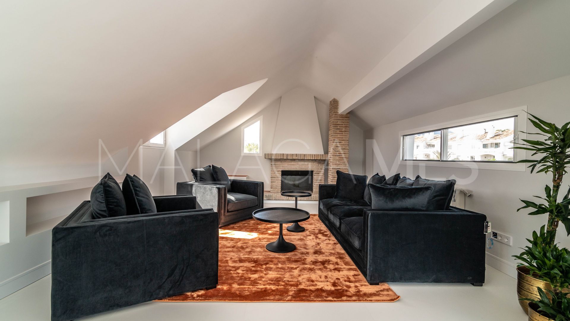 Se vende villa with 8 bedrooms in Nueva Andalucia